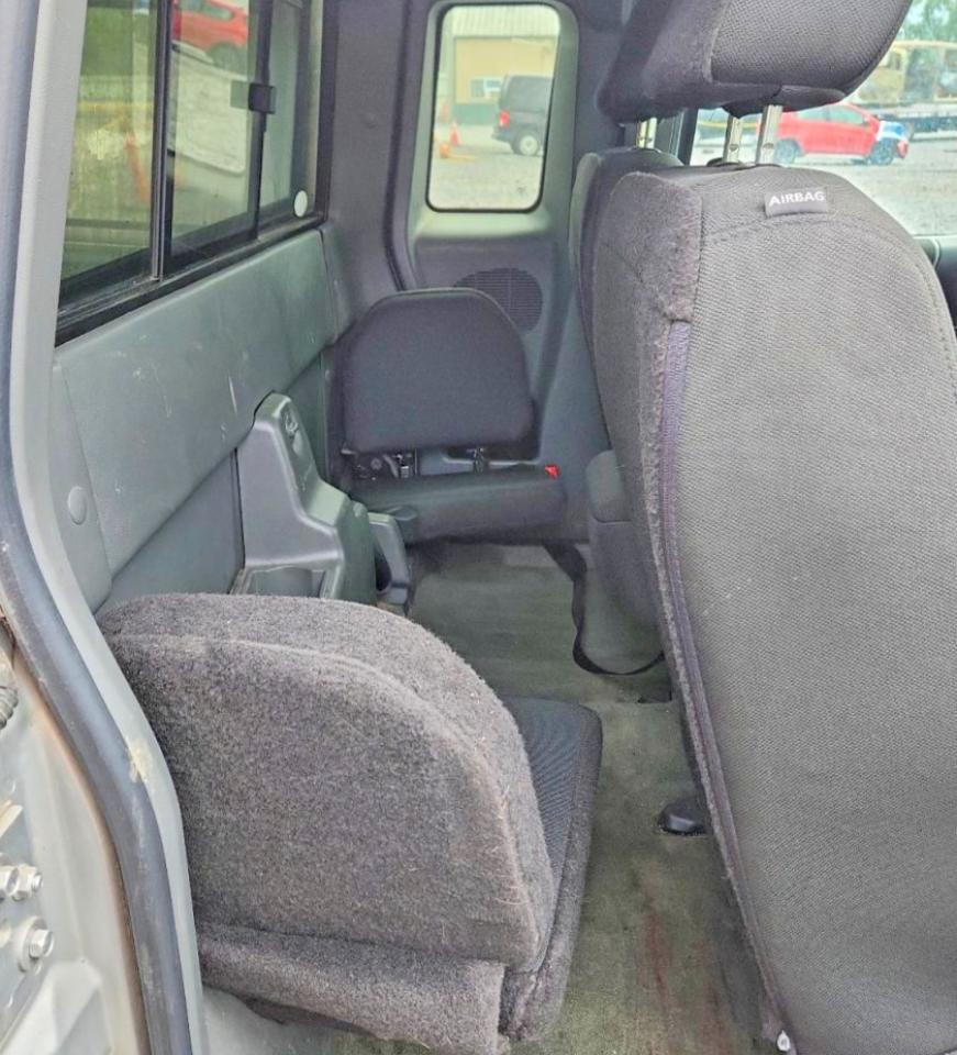 2011 Ford Ranger Super Cab Серебряный vin: 1FTLR4FE7BPA56296
