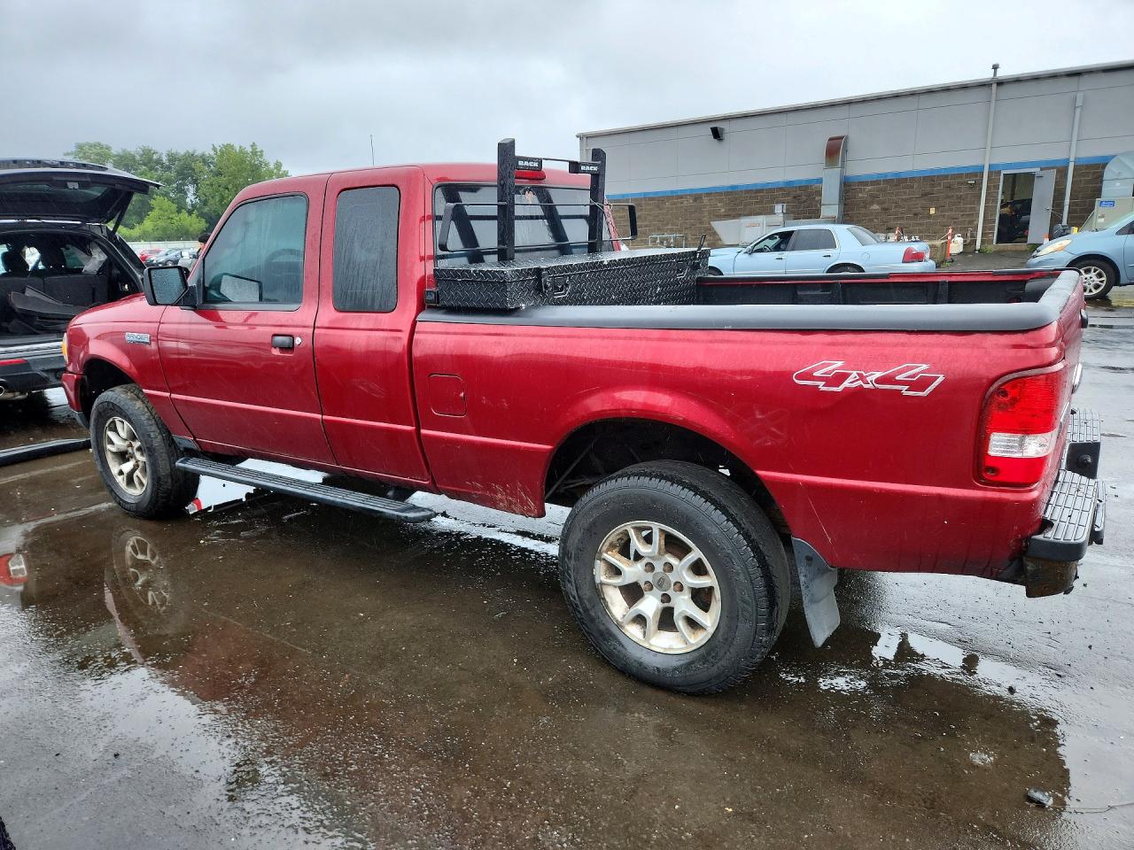 2011 Ford Ranger Super Cab Red vin: 1FTLR4FE8BPA40818