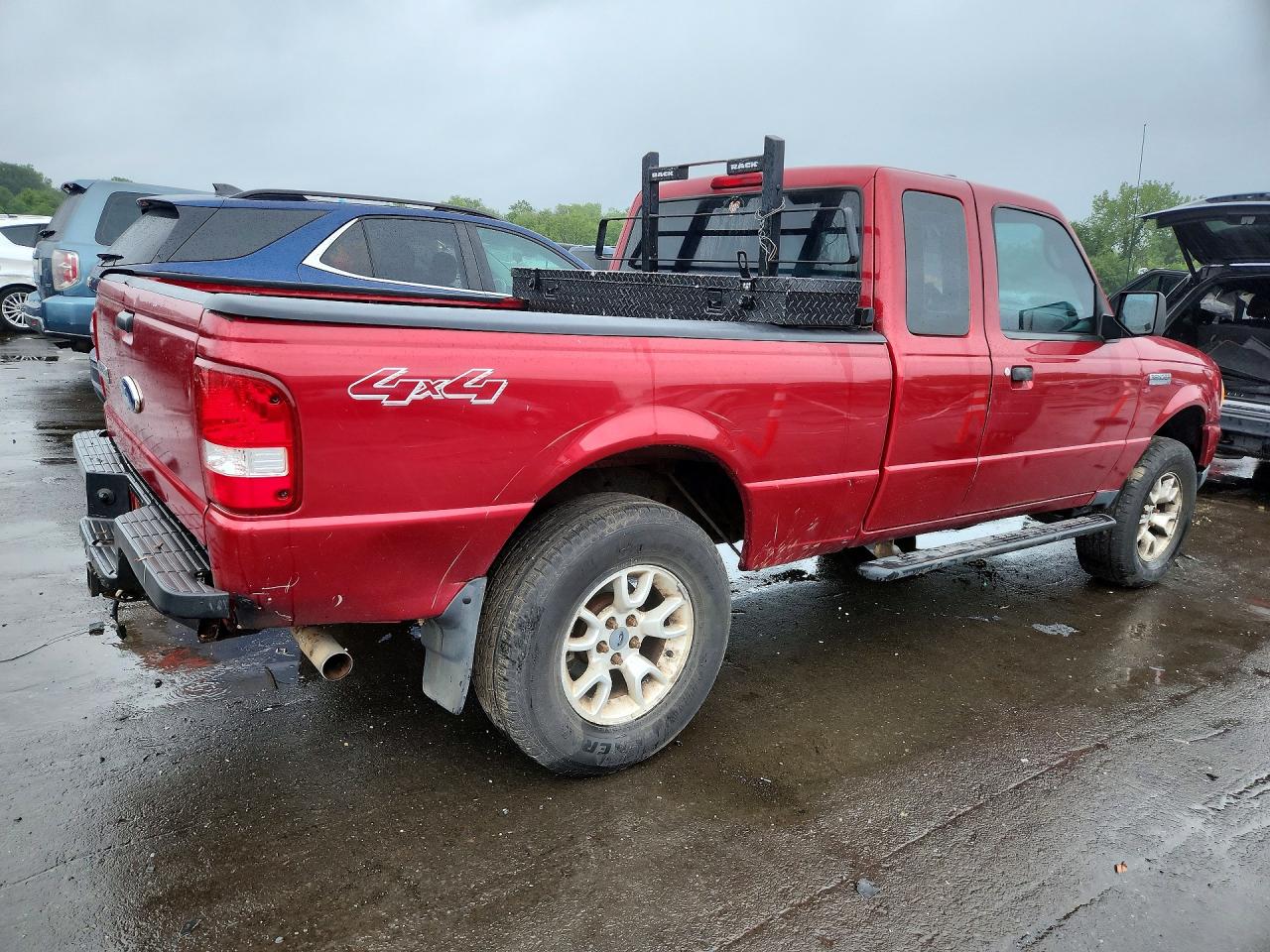 2011 Ford Ranger Super Cab Red vin: 1FTLR4FE8BPA40818