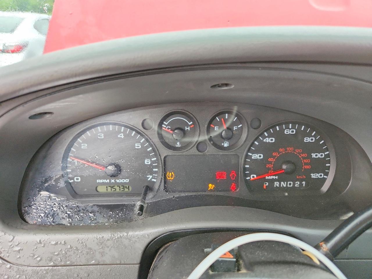 2011 Ford Ranger Super Cab Red vin: 1FTLR4FE8BPA40818