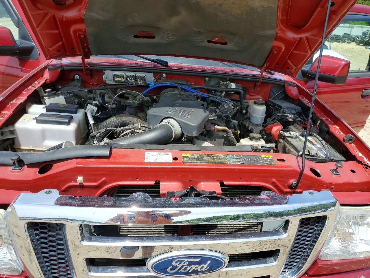 2011 Ford Ranger Super Cab Red vin: 1FTLR4FEXBPA44675