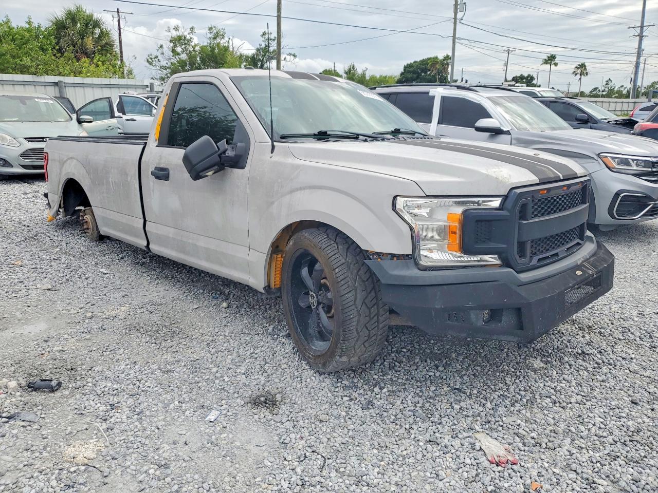 2018 Ford F150 Gray vin: 1FTMF1C57JKF08758