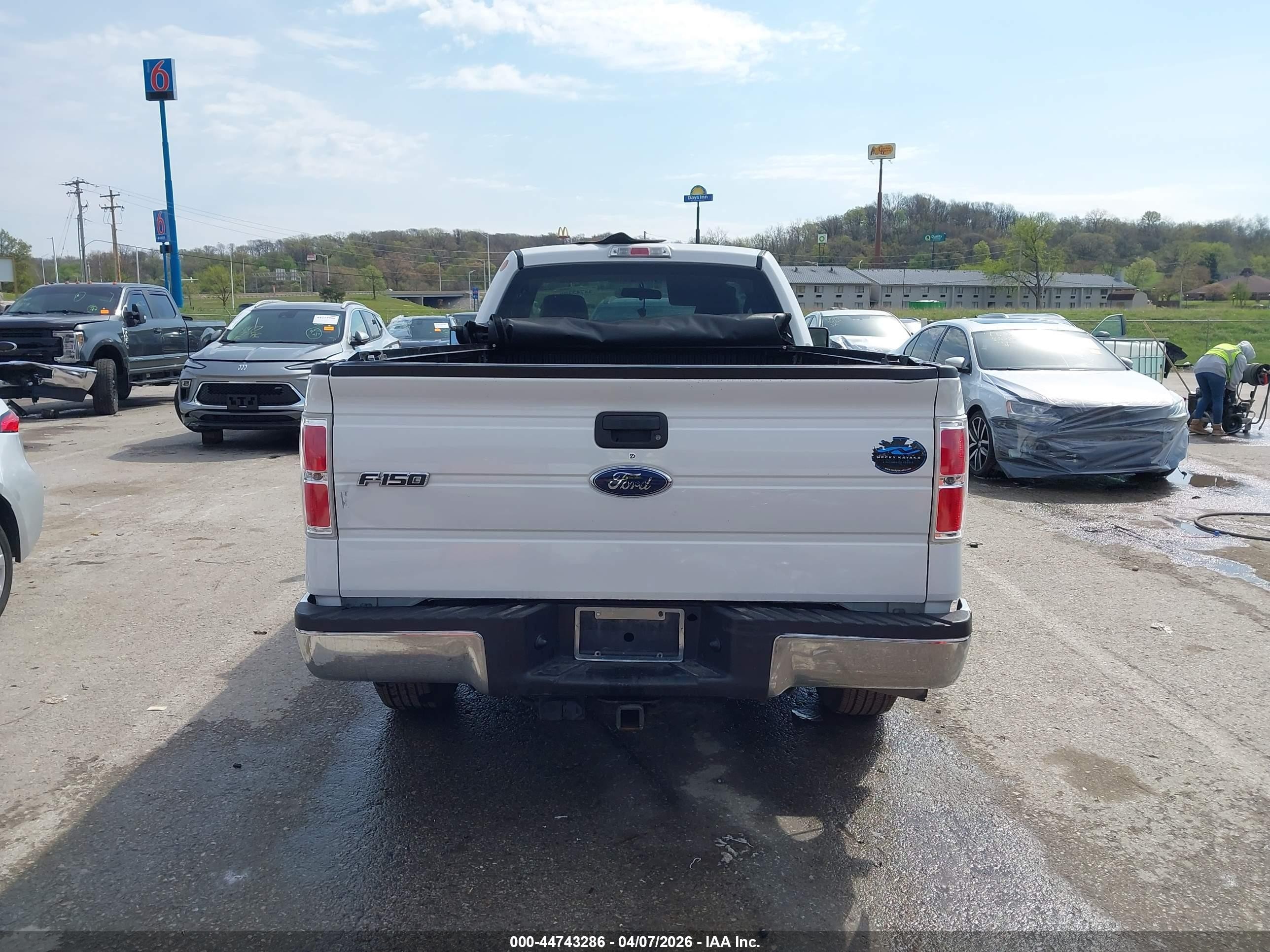 2010 Ford F-150 Xl/xlt White vin: 1FTMF1C82AKB33274