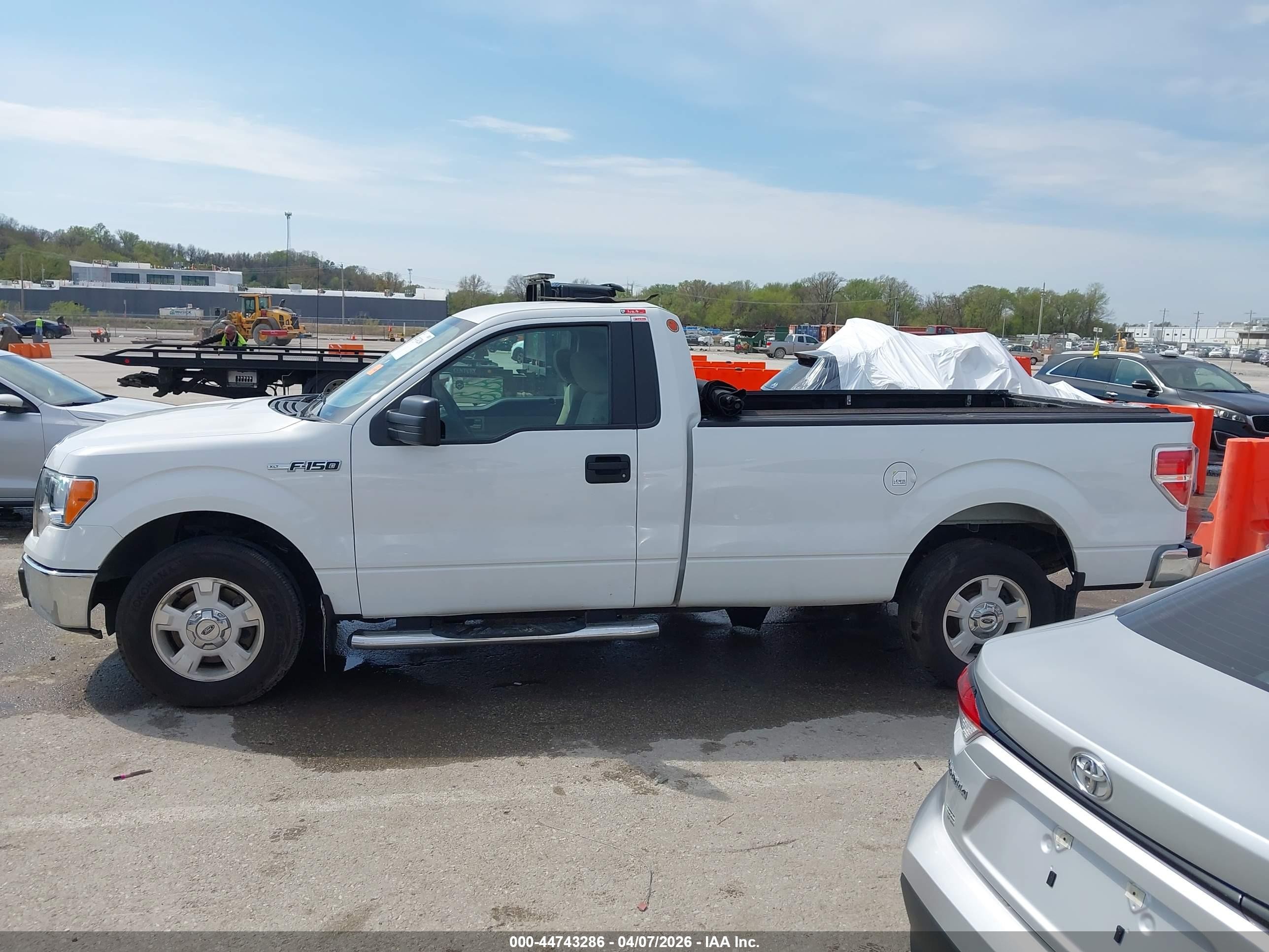 2010 Ford F-150 Xl/xlt White vin: 1FTMF1C82AKB33274
