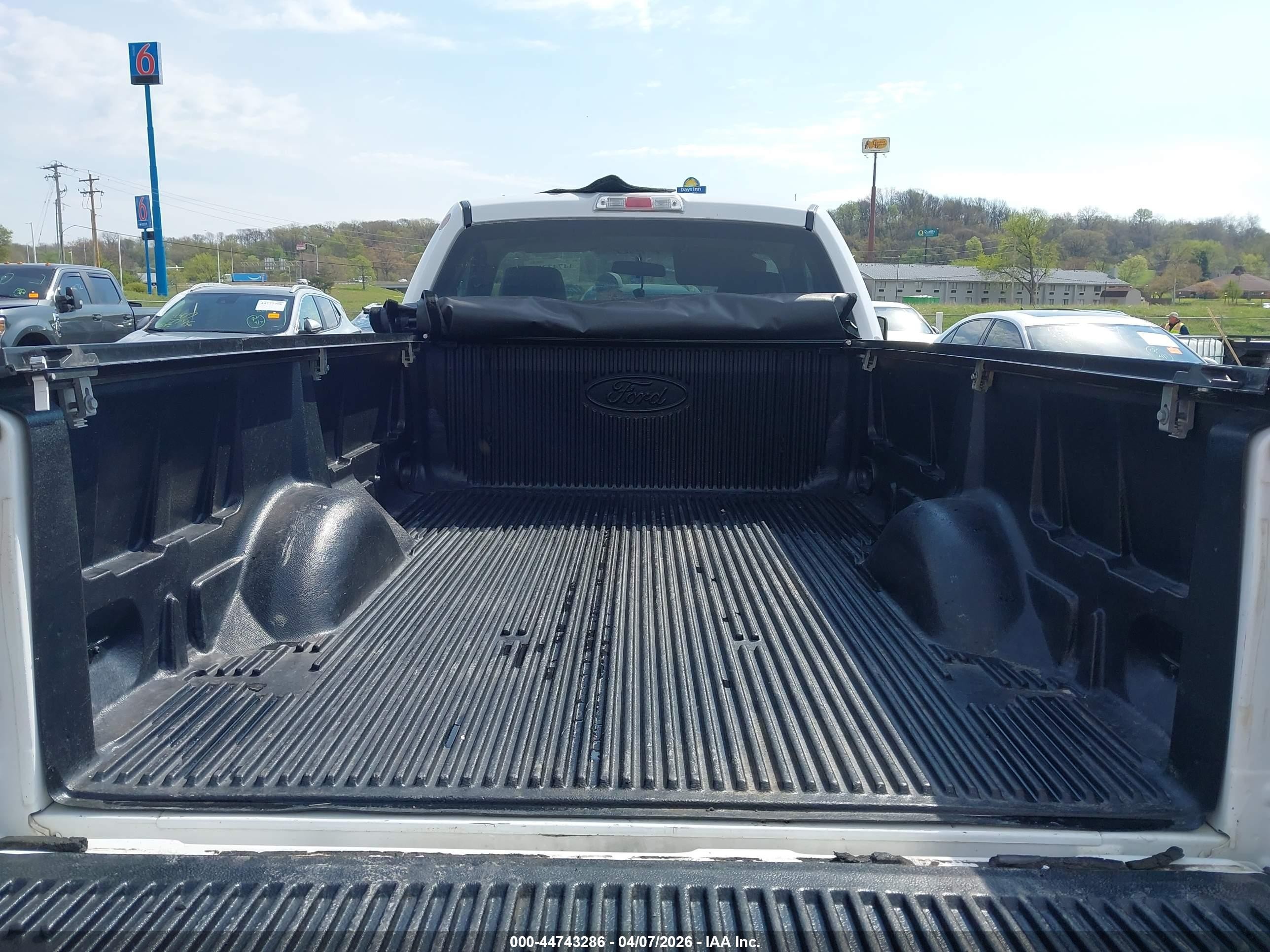 2010 Ford F-150 Xl/xlt White vin: 1FTMF1C82AKB33274