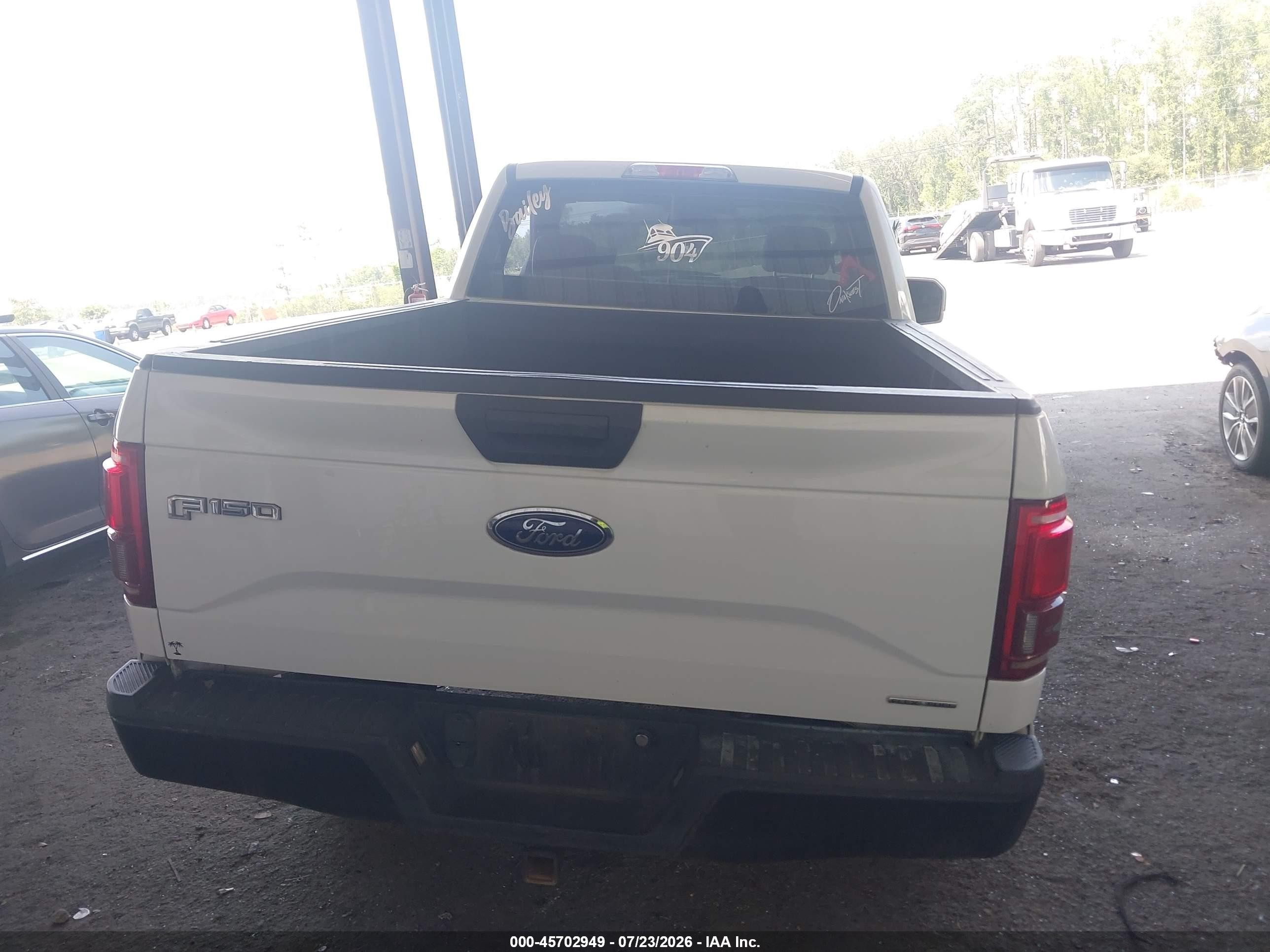 2015 Ford F-150 Xl White vin: 1FTMF1C82FFB63066