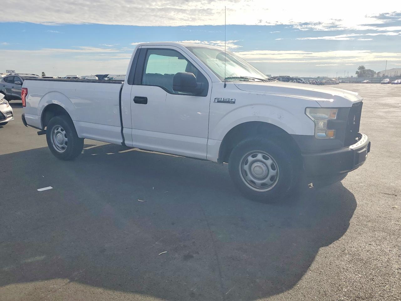 2015 Ford F150 White vin: 1FTMF1C82FKD70287