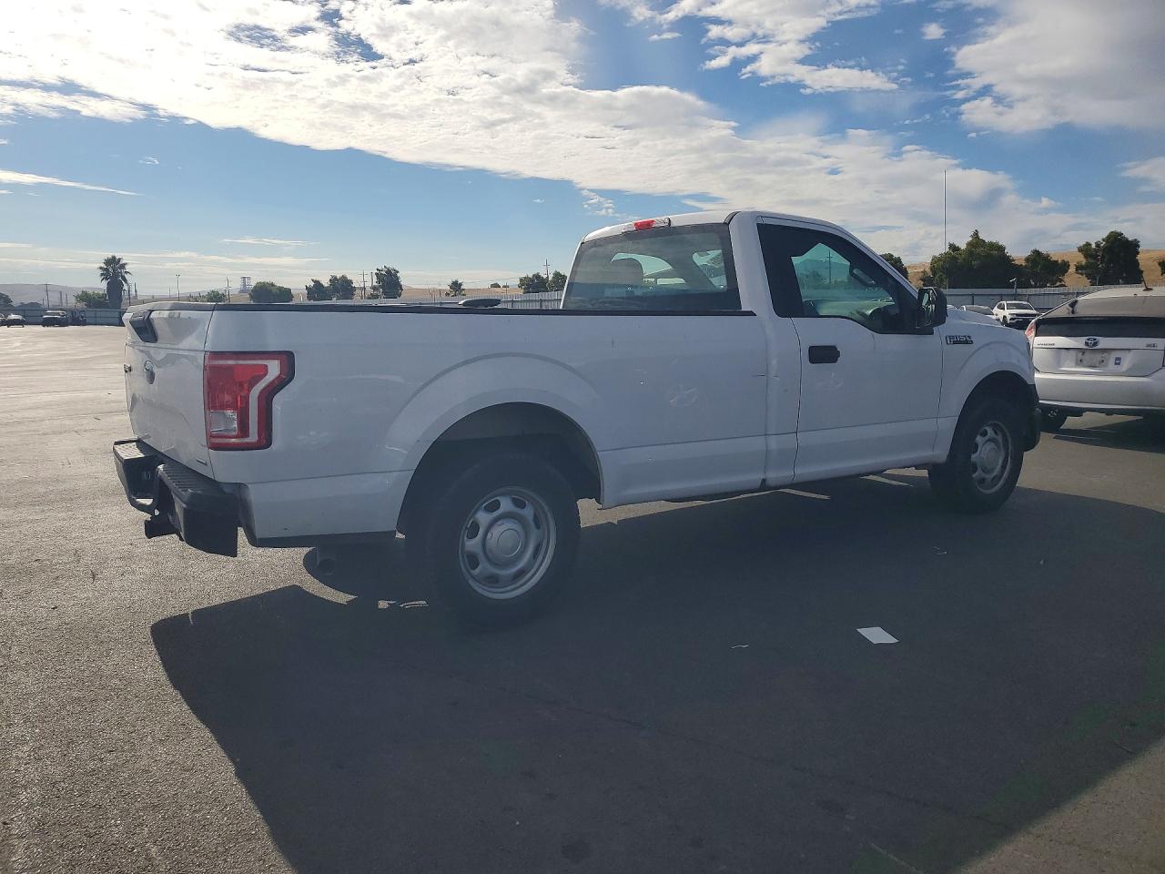 2015 Ford F150 White vin: 1FTMF1C82FKD70287