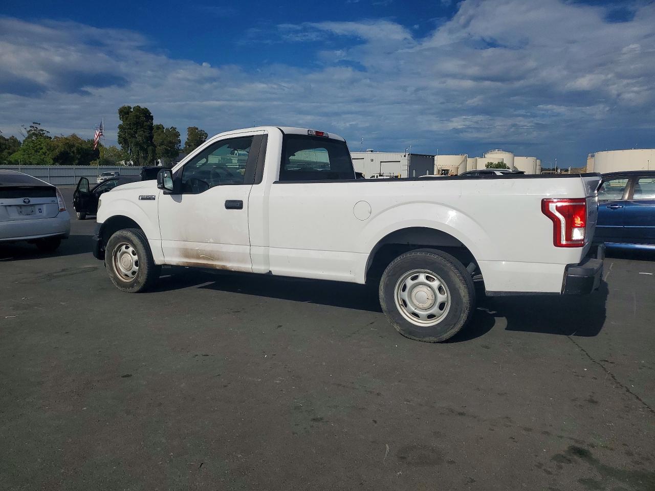 2015 Ford F150 White vin: 1FTMF1C82FKD70287