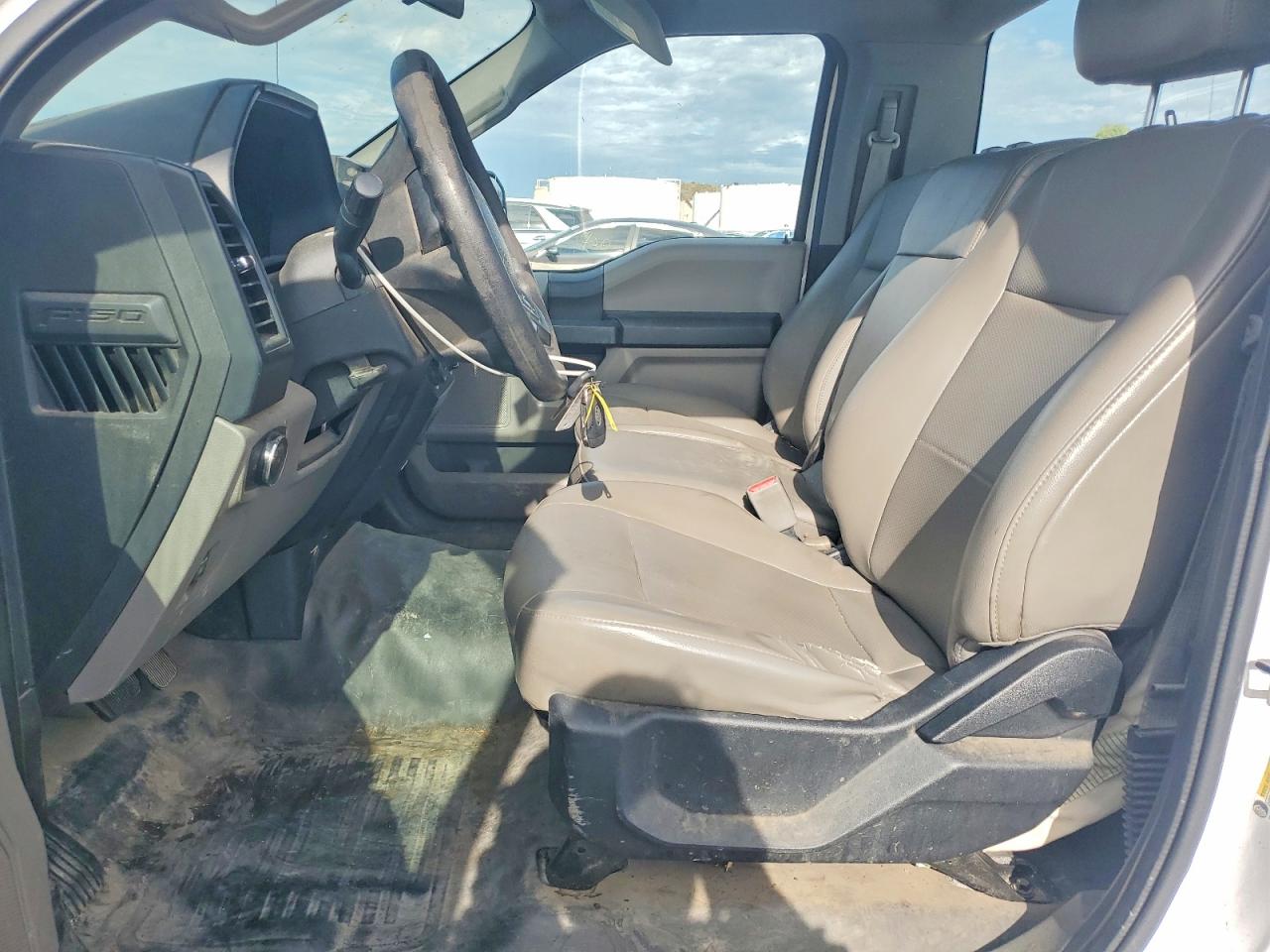 2015 Ford F150 White vin: 1FTMF1C82FKD70287