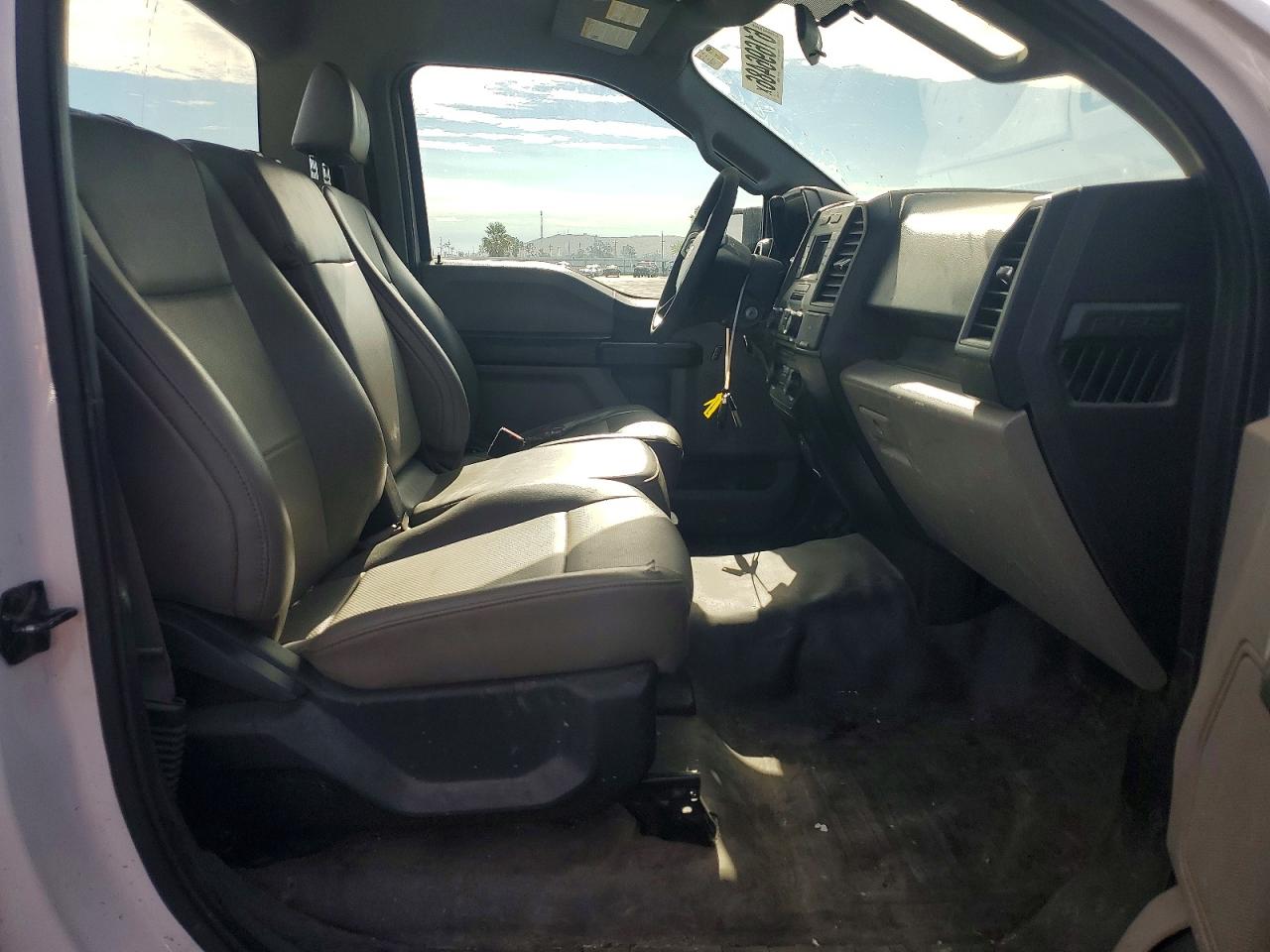 2015 Ford F150 White vin: 1FTMF1C82FKD70287
