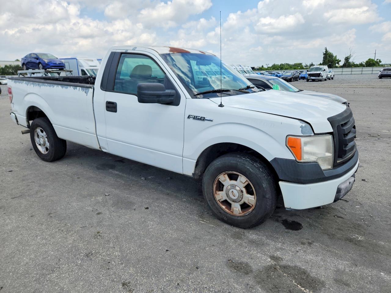 2010 Ford F150 White vin: 1FTMF1C83AKA39369