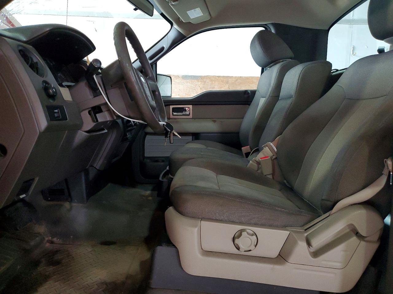 2010 Ford F150 Xl Red vin: 1FTMF1C83AKB70043
