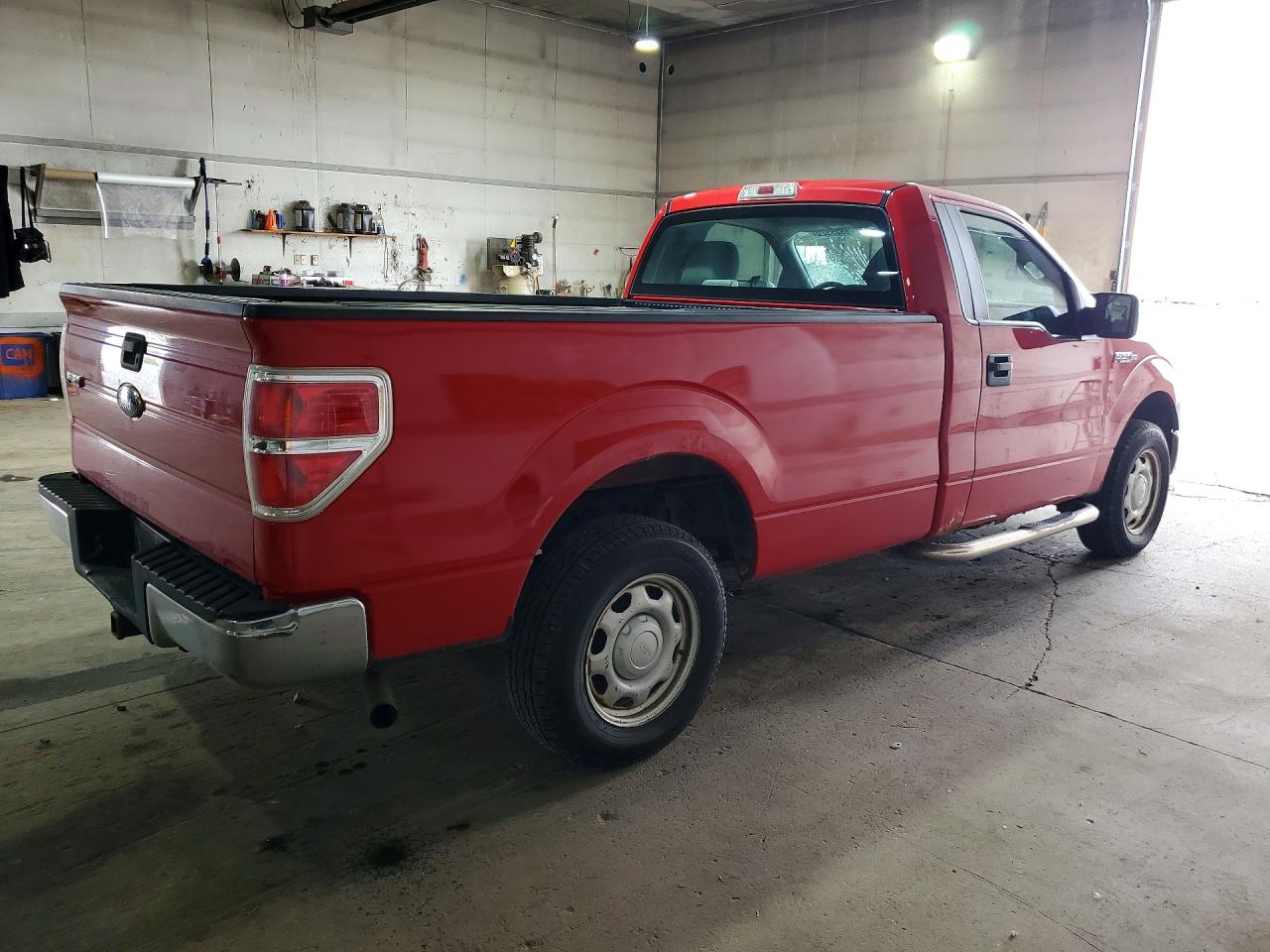 2010 Ford F150 Xl Red vin: 1FTMF1C83AKB70043