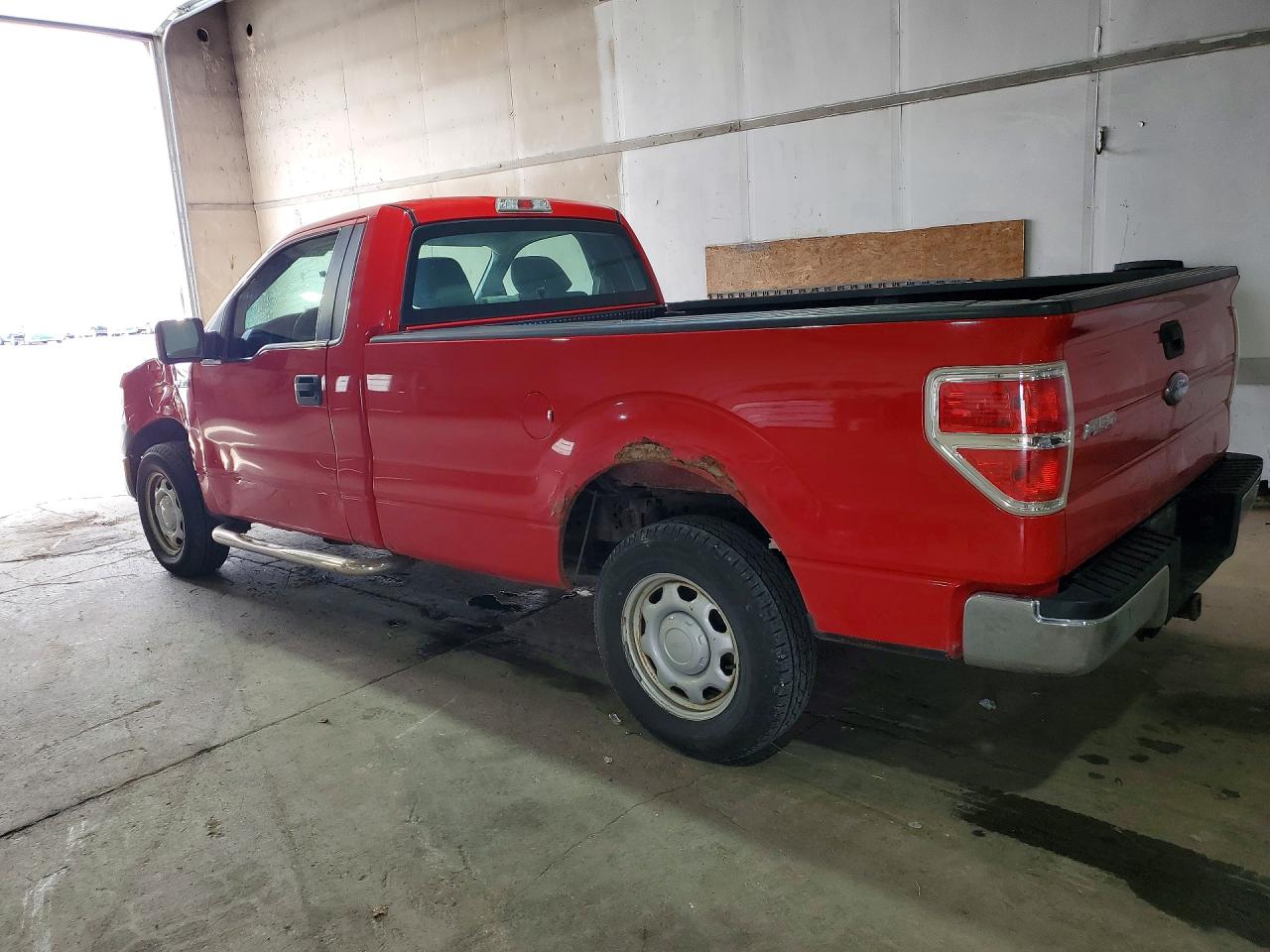 2010 Ford F150 Xl Red vin: 1FTMF1C83AKB70043