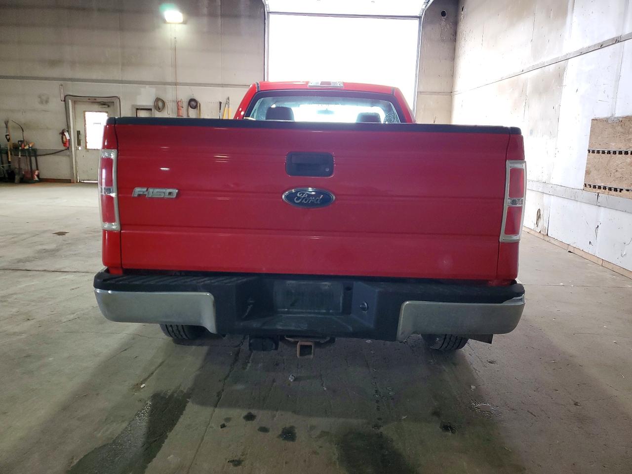 2010 Ford F150 Xl Red vin: 1FTMF1C83AKB70043