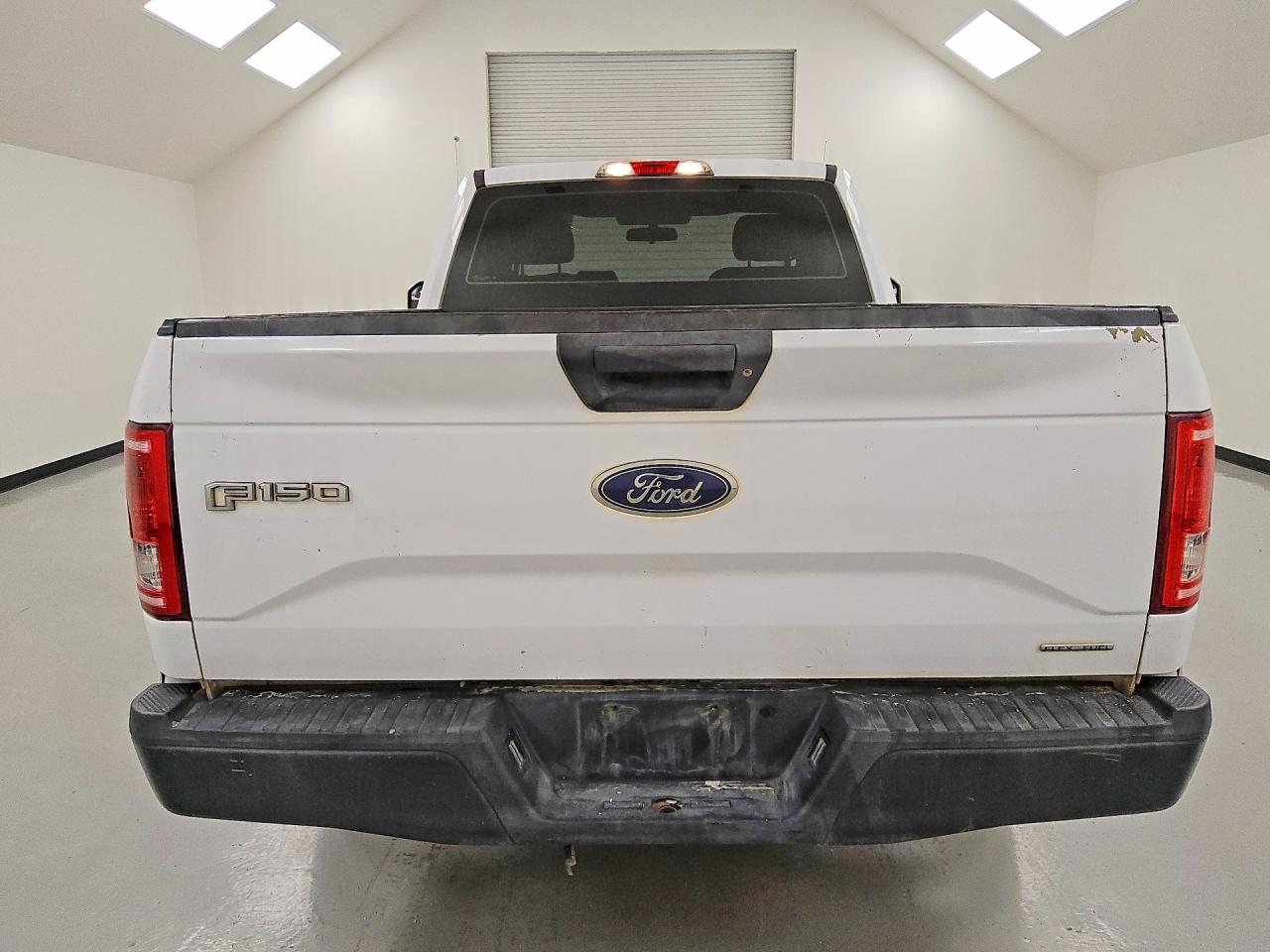 2015 Ford F150 White vin: 1FTMF1C85FKD17440