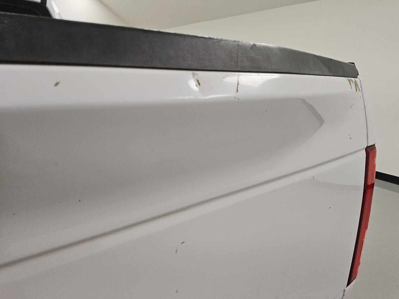 2015 Ford F150 White vin: 1FTMF1C85FKD17440 Damage: Tailgate, Dent(S) W/ Paint Dmg, 1/2 To 1 Inch