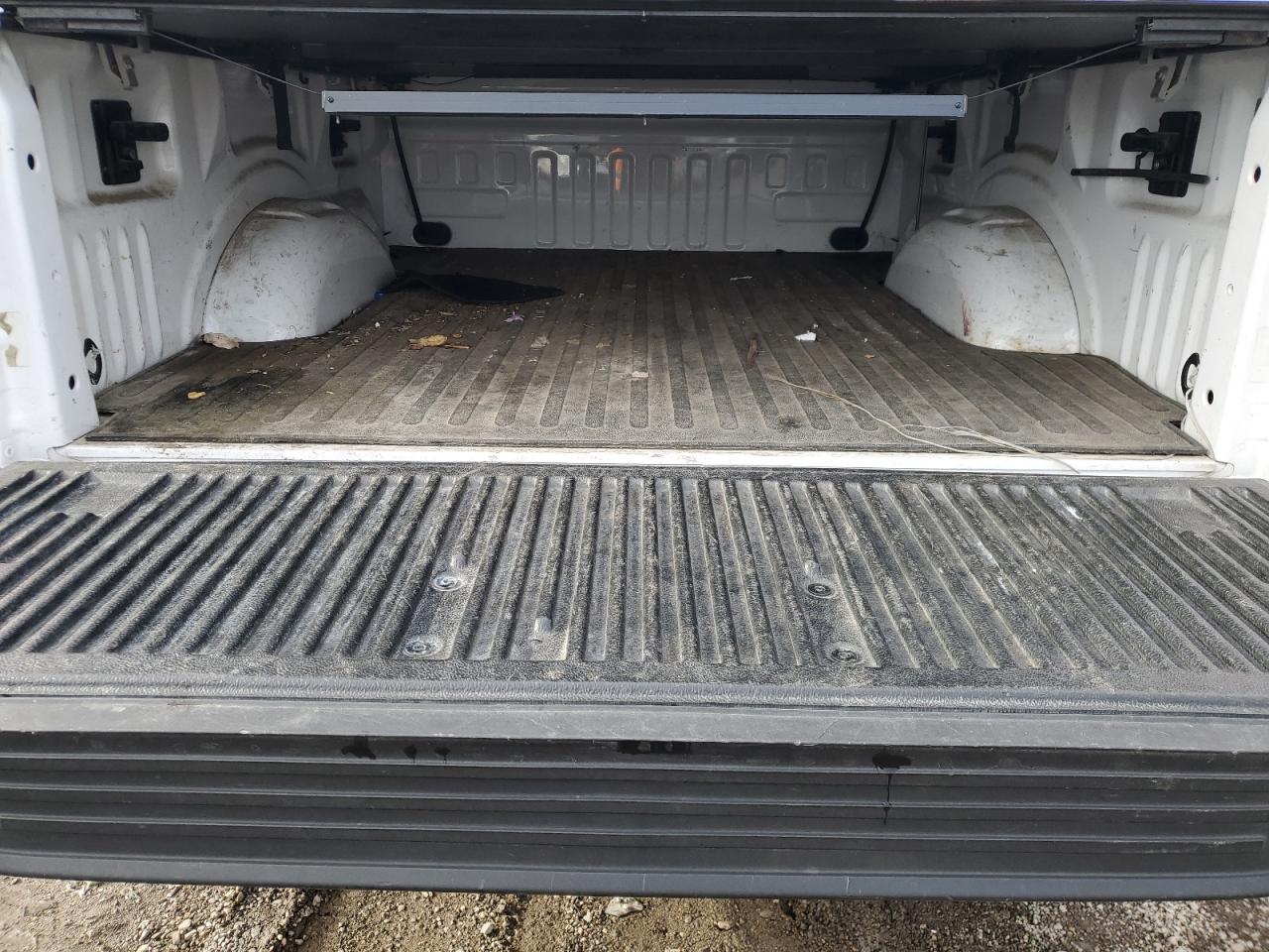2016 Ford F150  White vin: 1FTMF1C85GKD41710