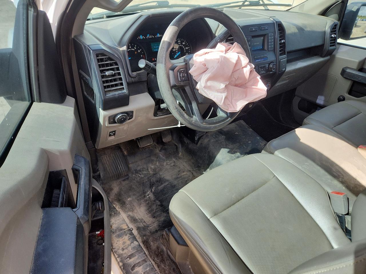 2019 Ford F150 White vin: 1FTMF1CBXKKE43878