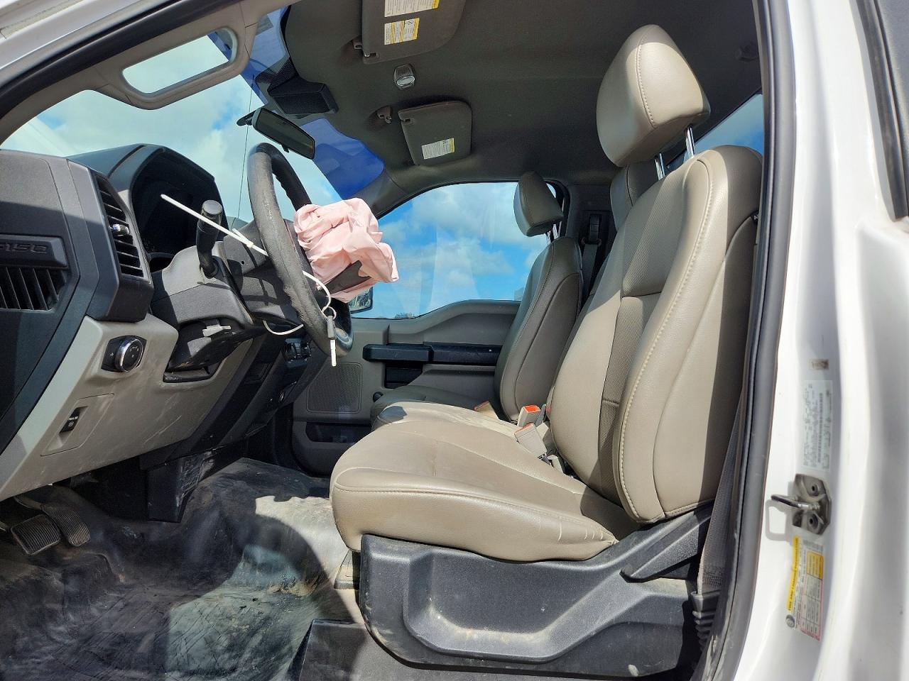 2019 Ford F150 White vin: 1FTMF1CBXKKE43878
