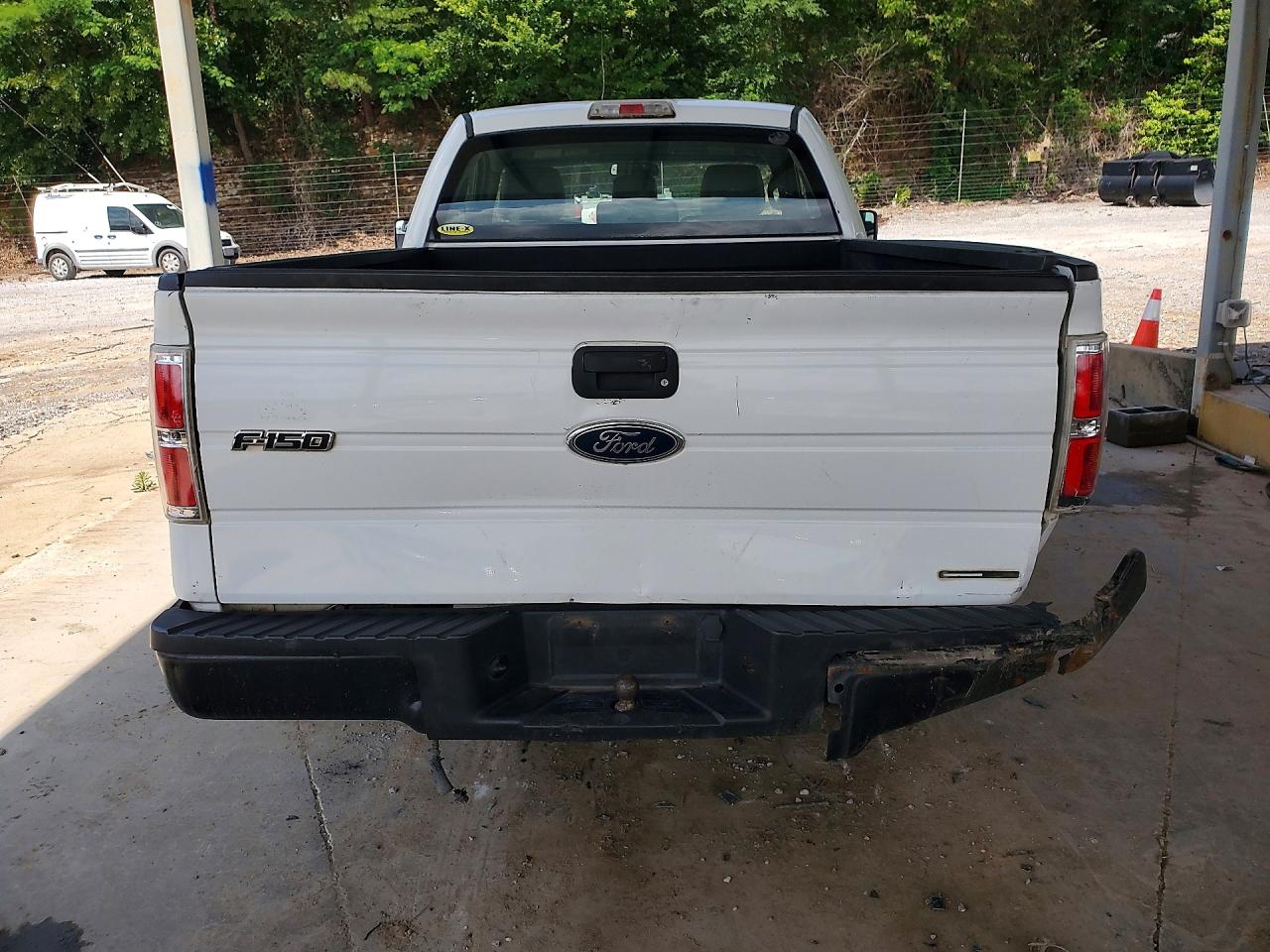 2012 Ford F150 White vin: 1FTMF1CF2CFB57259