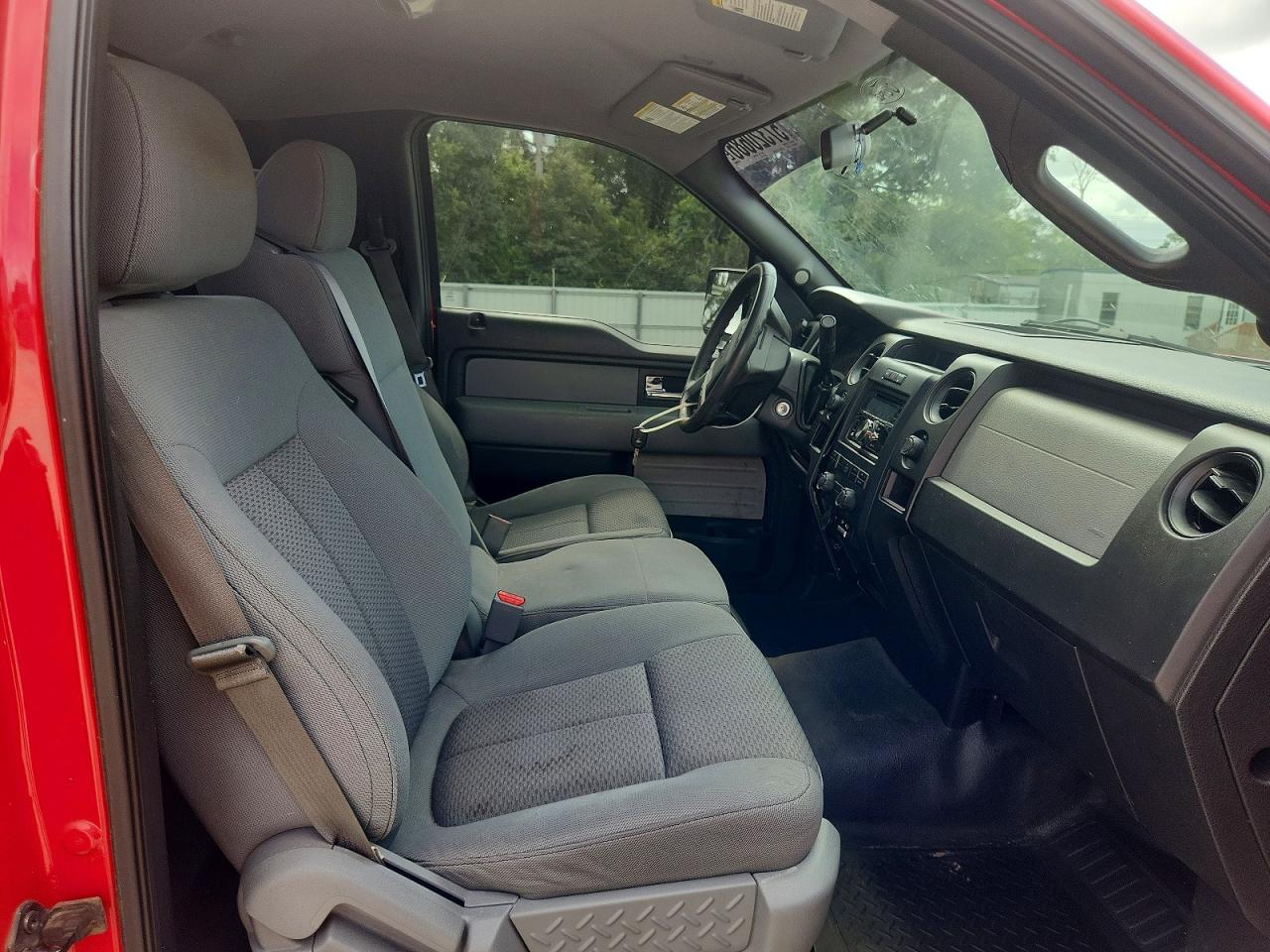 2014 Ford F150 Red vin: 1FTMF1CF5EKE51197