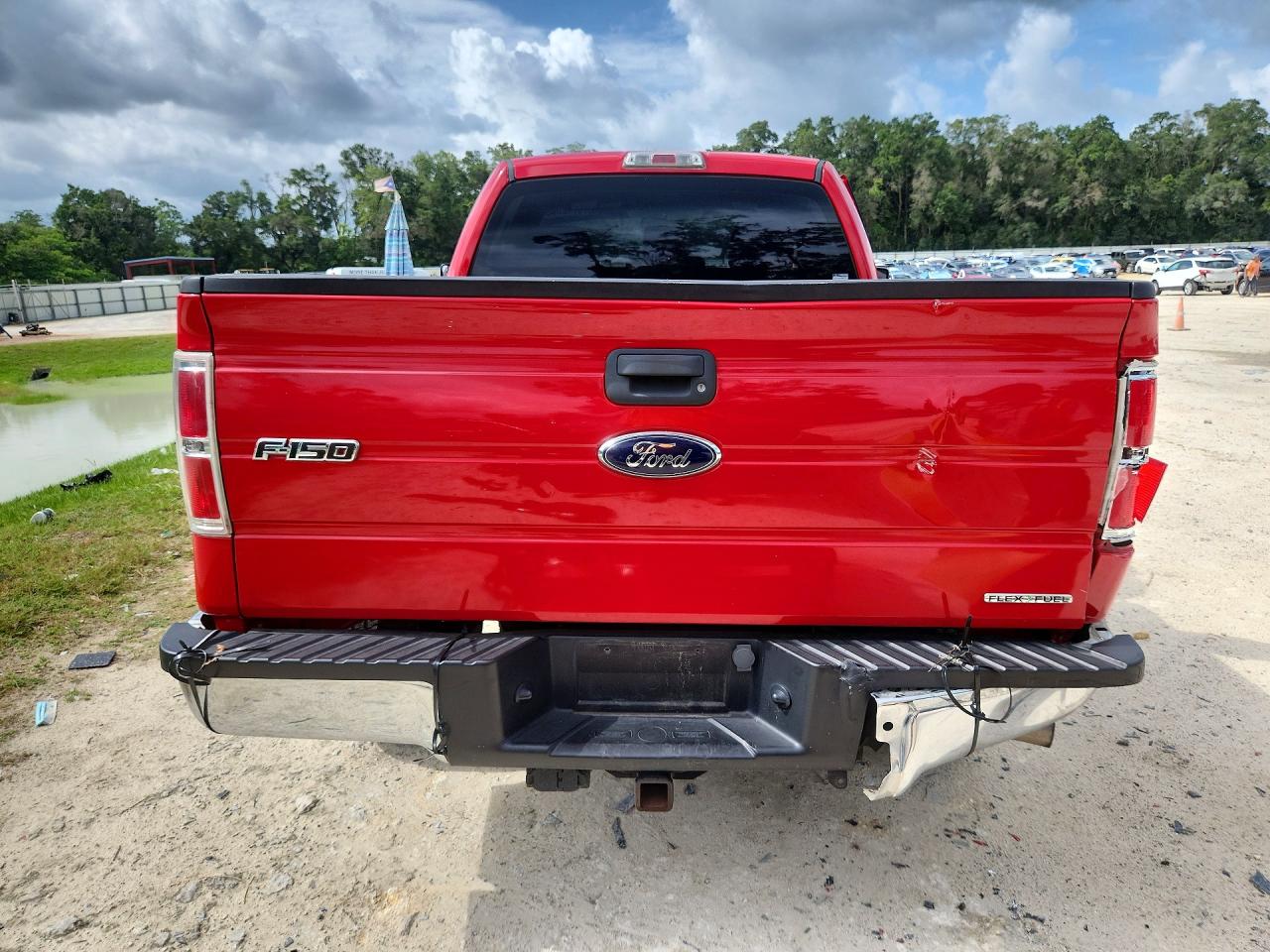 2014 Ford F150 Red vin: 1FTMF1CF5EKE51197