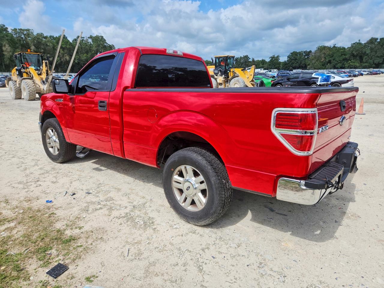 2014 Ford F150 Red vin: 1FTMF1CF5EKE51197