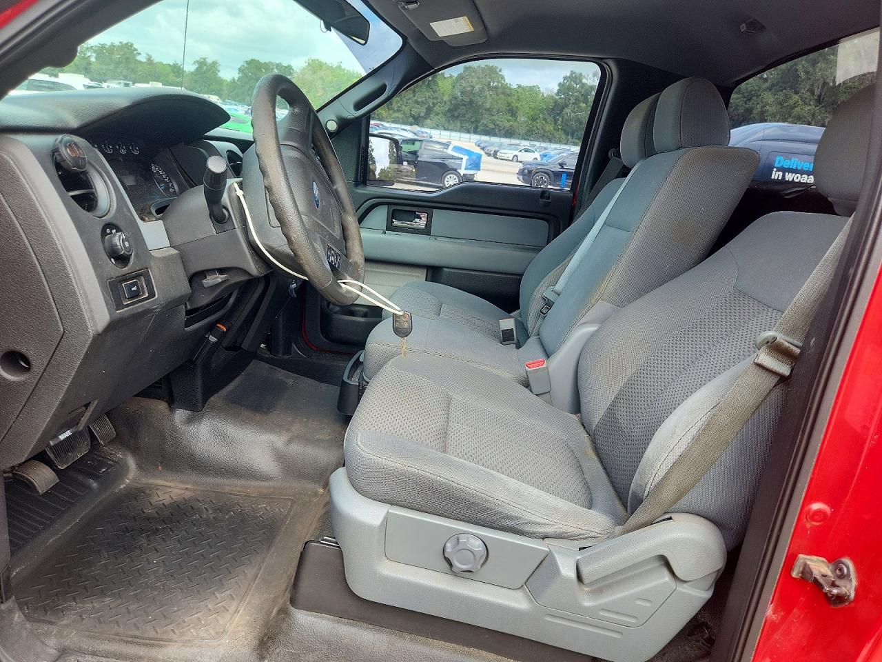 2014 Ford F150 Red vin: 1FTMF1CF5EKE51197