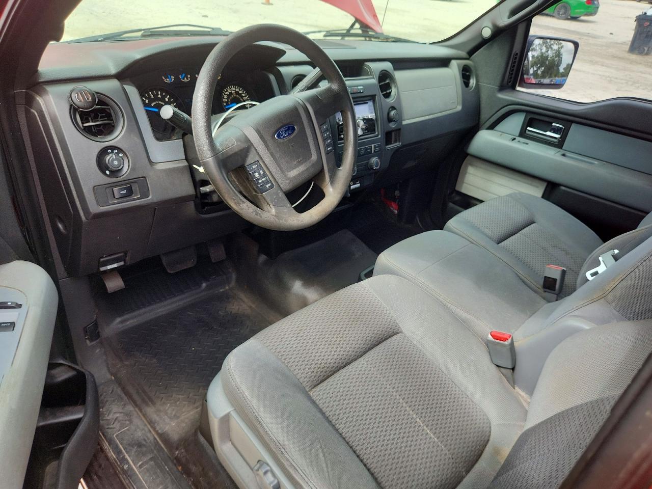 2014 Ford F150 Red vin: 1FTMF1CF5EKE51197