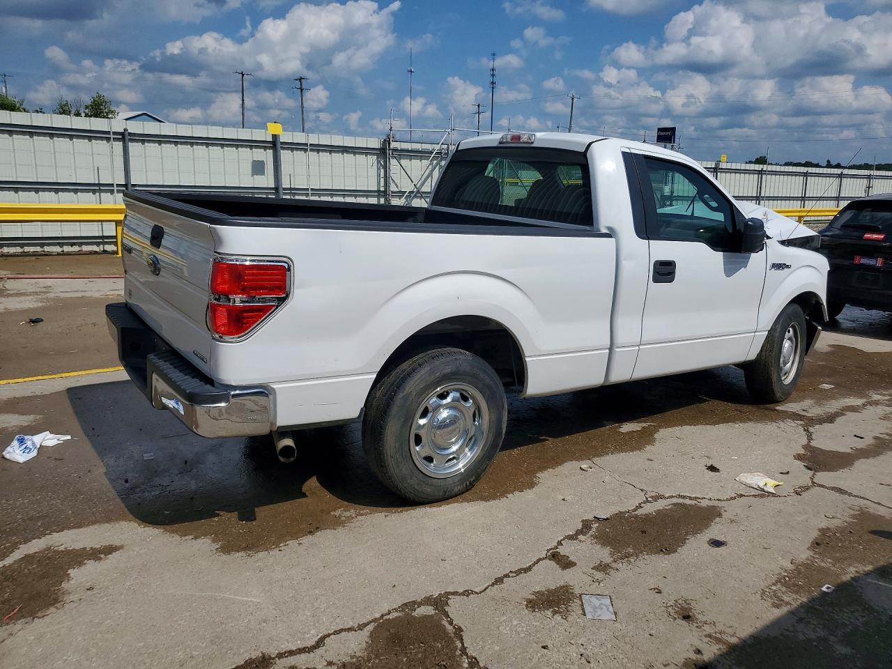 2011 Ford F150 White vin: 1FTMF1CF6BFA78370