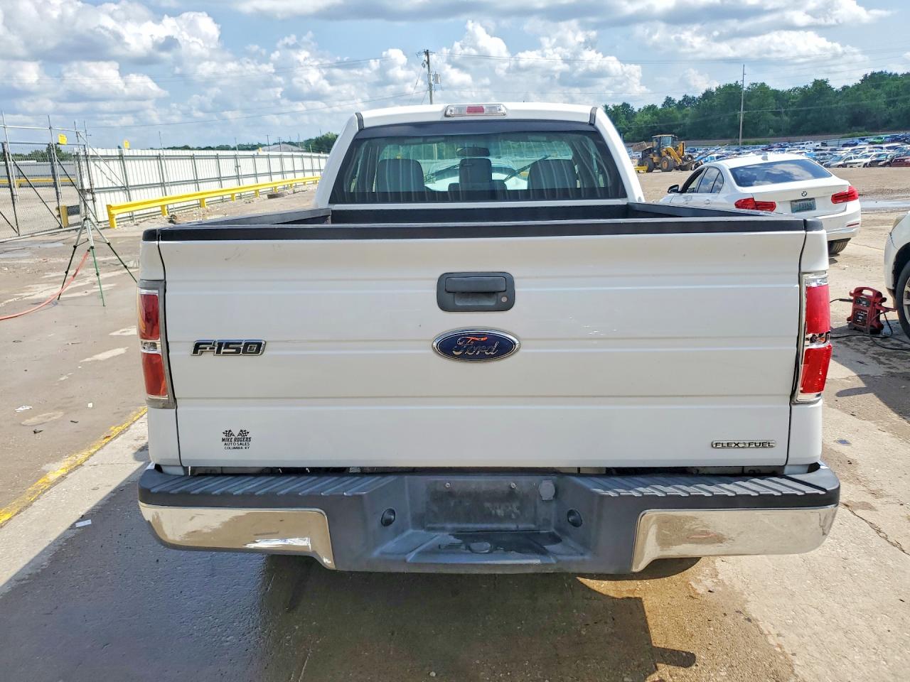 2011 Ford F150 White vin: 1FTMF1CF6BFA78370
