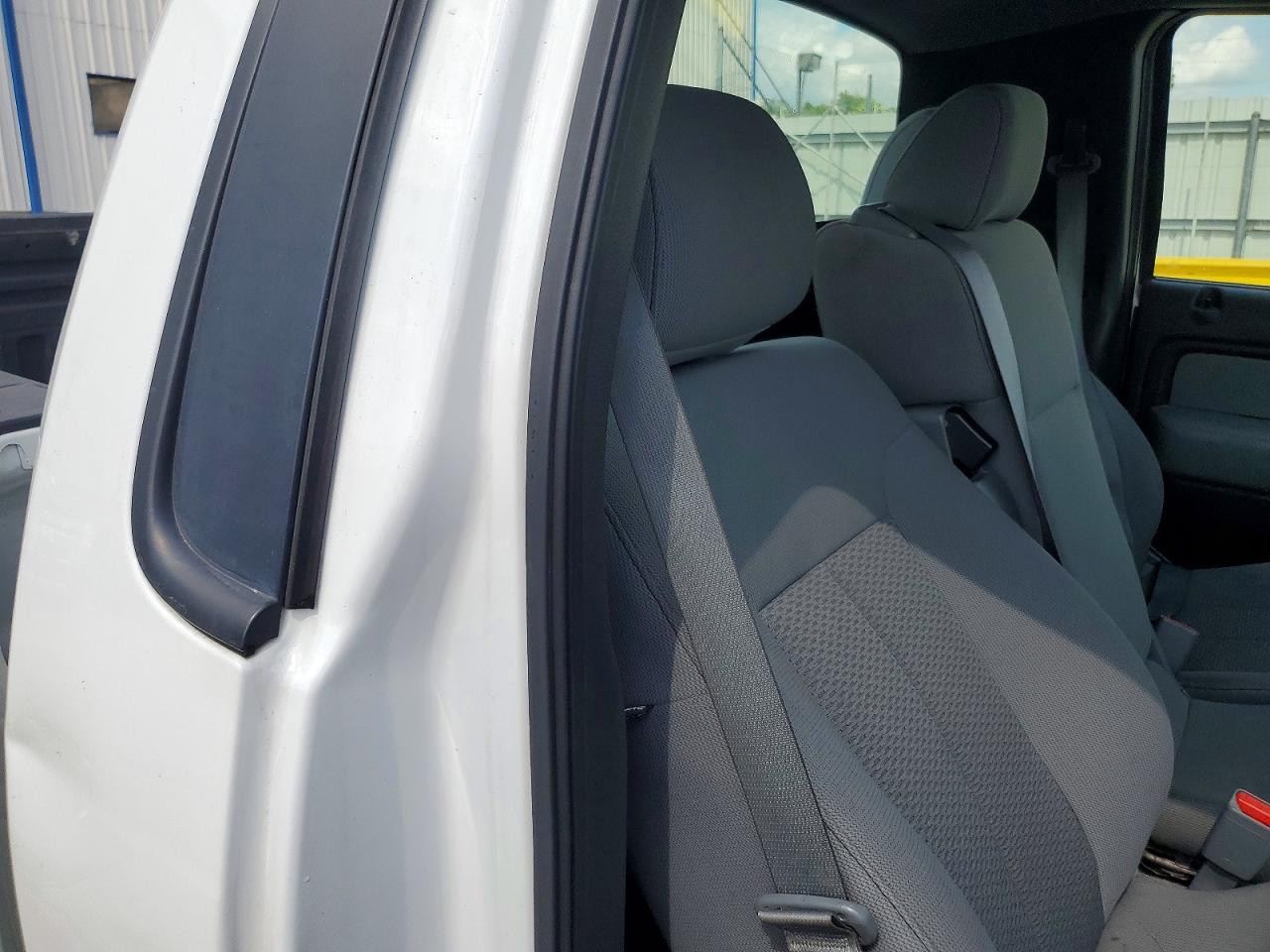 2011 Ford F150 White vin: 1FTMF1CF6BFA78370