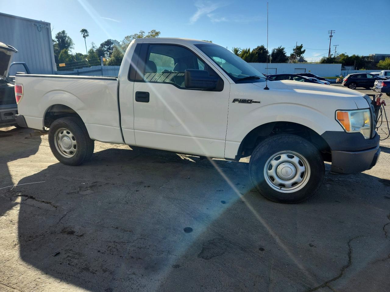 2011 Ford F150 White vin: 1FTMF1CF6BFC77726