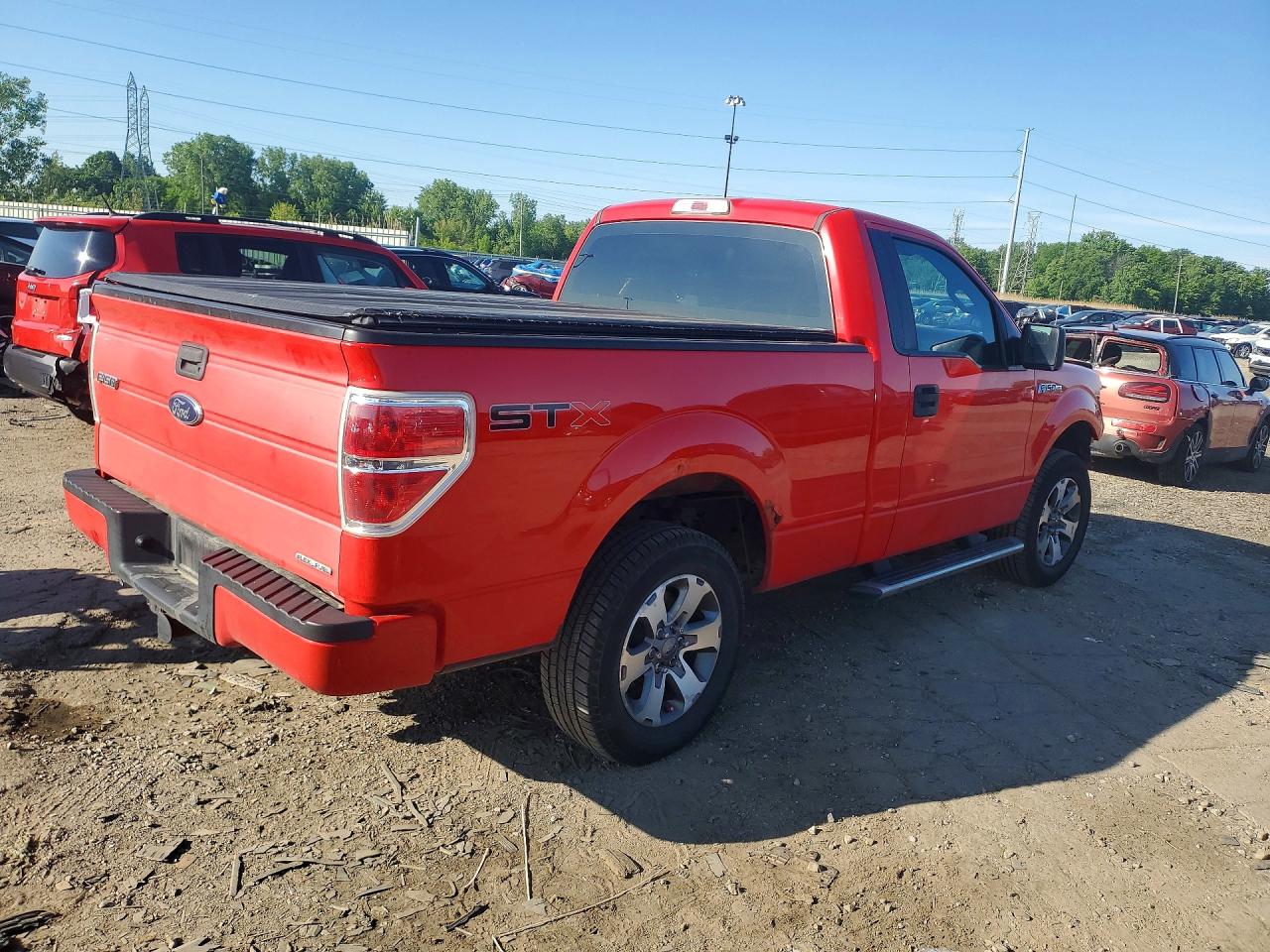 2013 Ford F150 Red vin: 1FTMF1CF7DKE91392