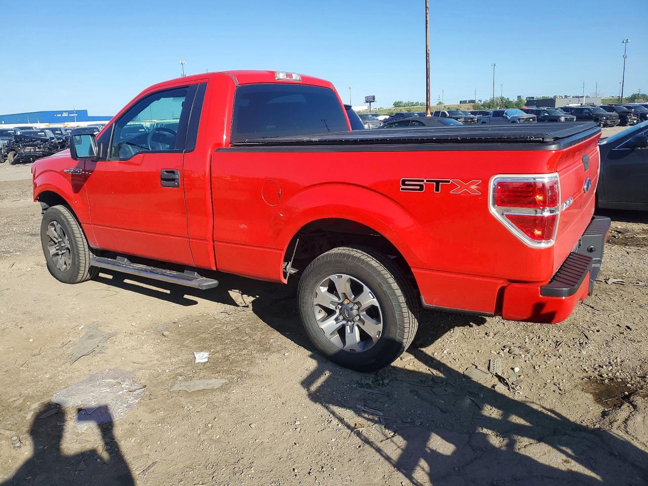 2013 Ford F150 Red vin: 1FTMF1CF7DKE91392