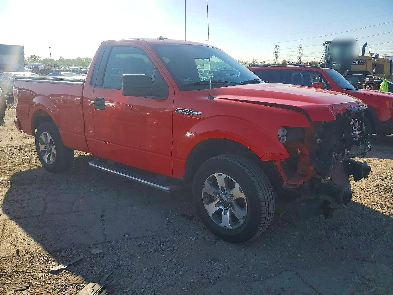 2013 Ford F150 Red vin: 1FTMF1CF7DKE91392