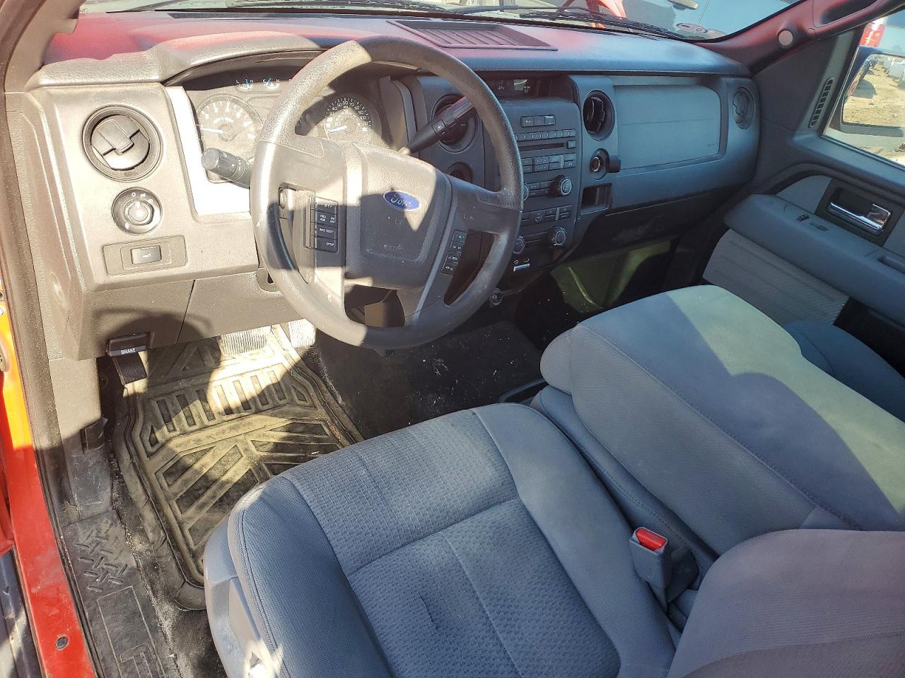 2013 Ford F150 Red vin: 1FTMF1CF7DKE91392