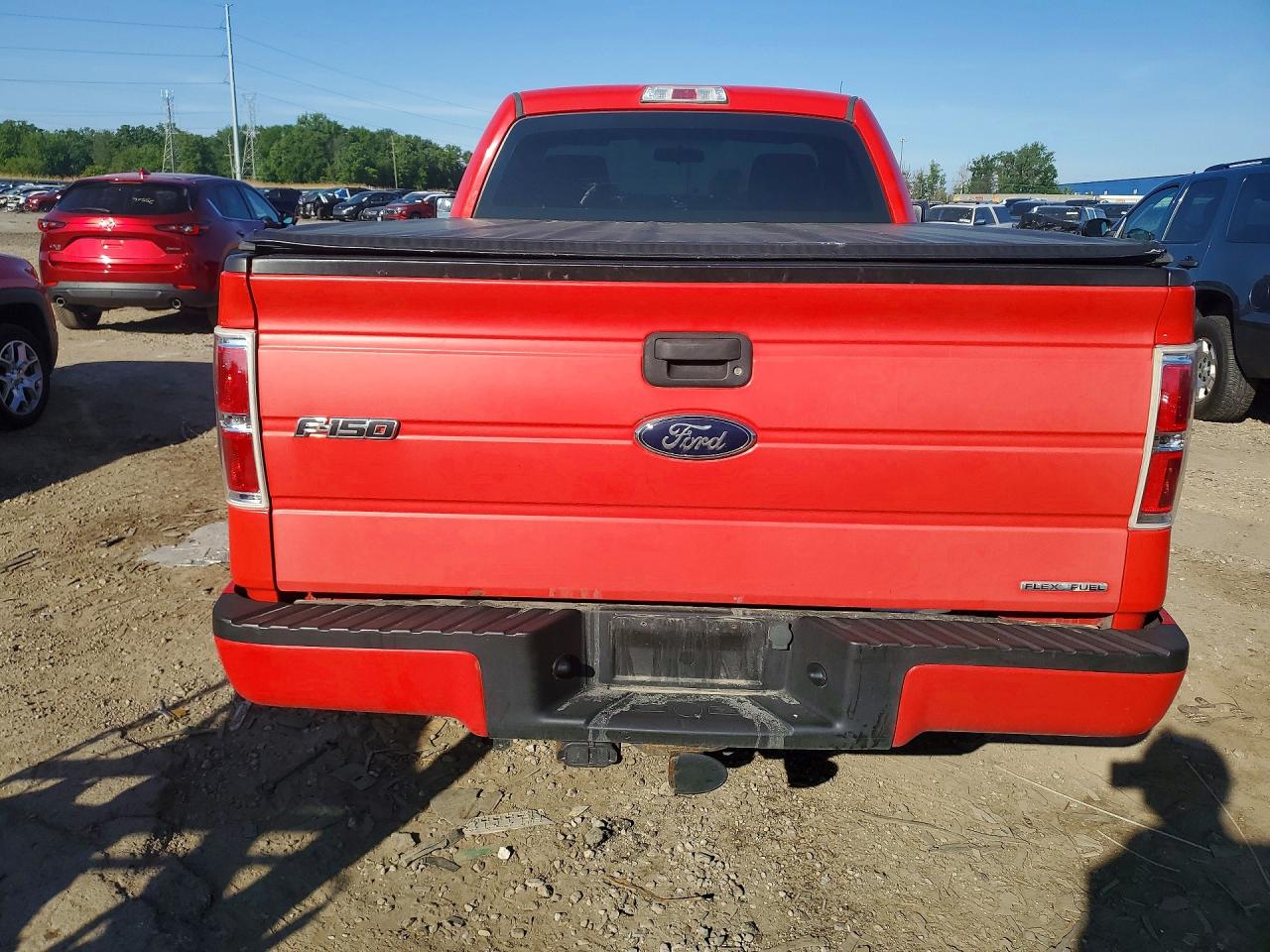 2013 Ford F150 Red vin: 1FTMF1CF7DKE91392