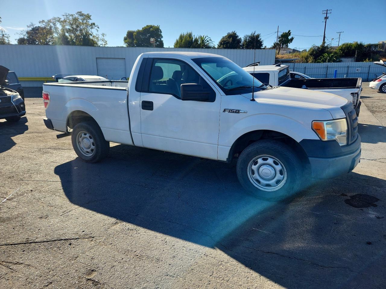2011 Ford F150 White vin: 1FTMF1CF8BFC77727