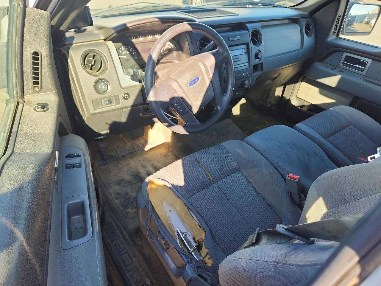 2011 Ford F150 White vin: 1FTMF1CF8BFC77727