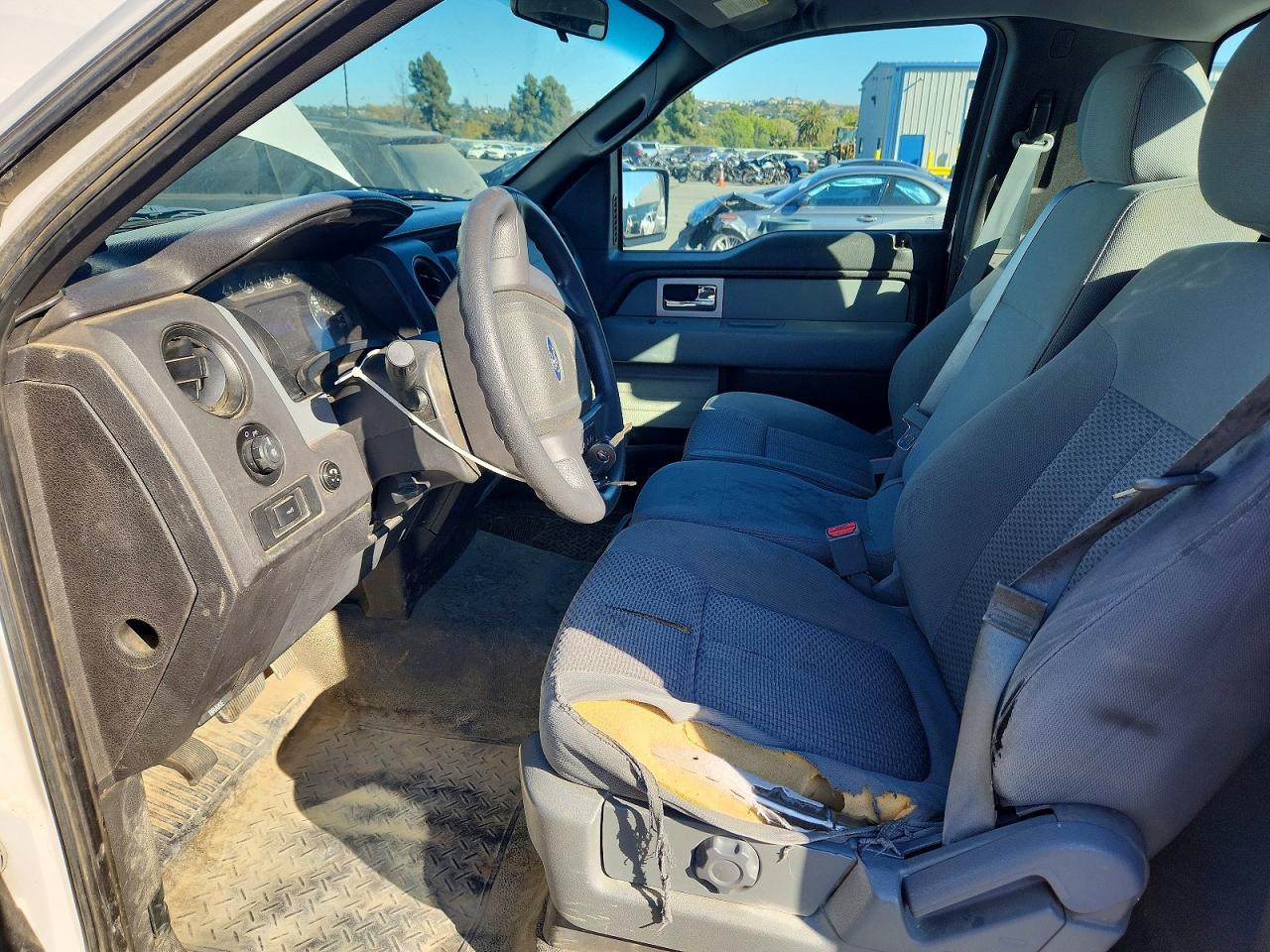 2011 Ford F150 White vin: 1FTMF1CF8BFC77727