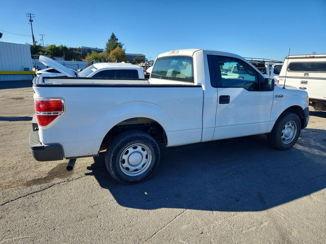 2011 Ford F150 White vin: 1FTMF1CF8BFC77727