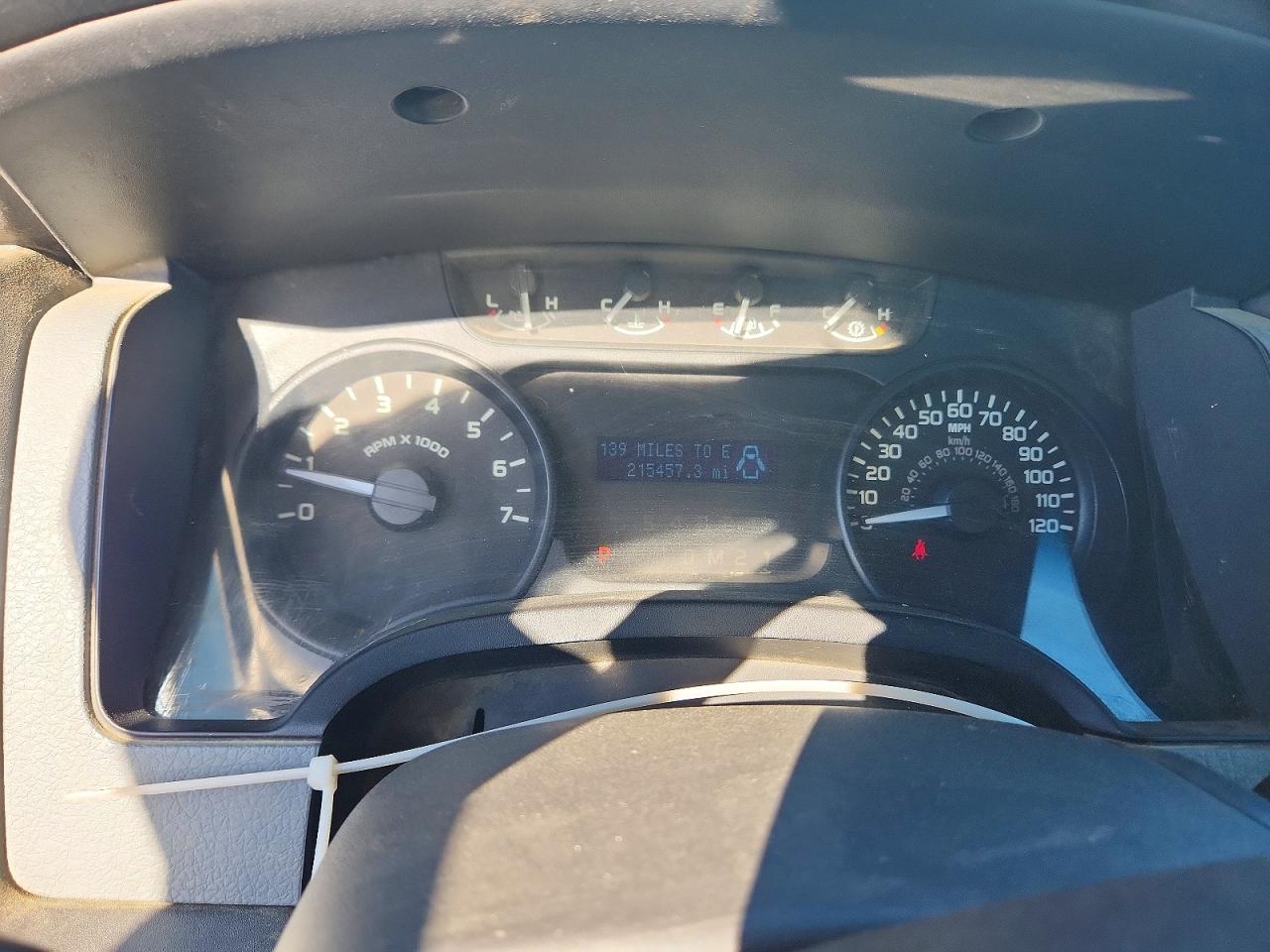 2011 Ford F150 White vin: 1FTMF1CF8BFC77727