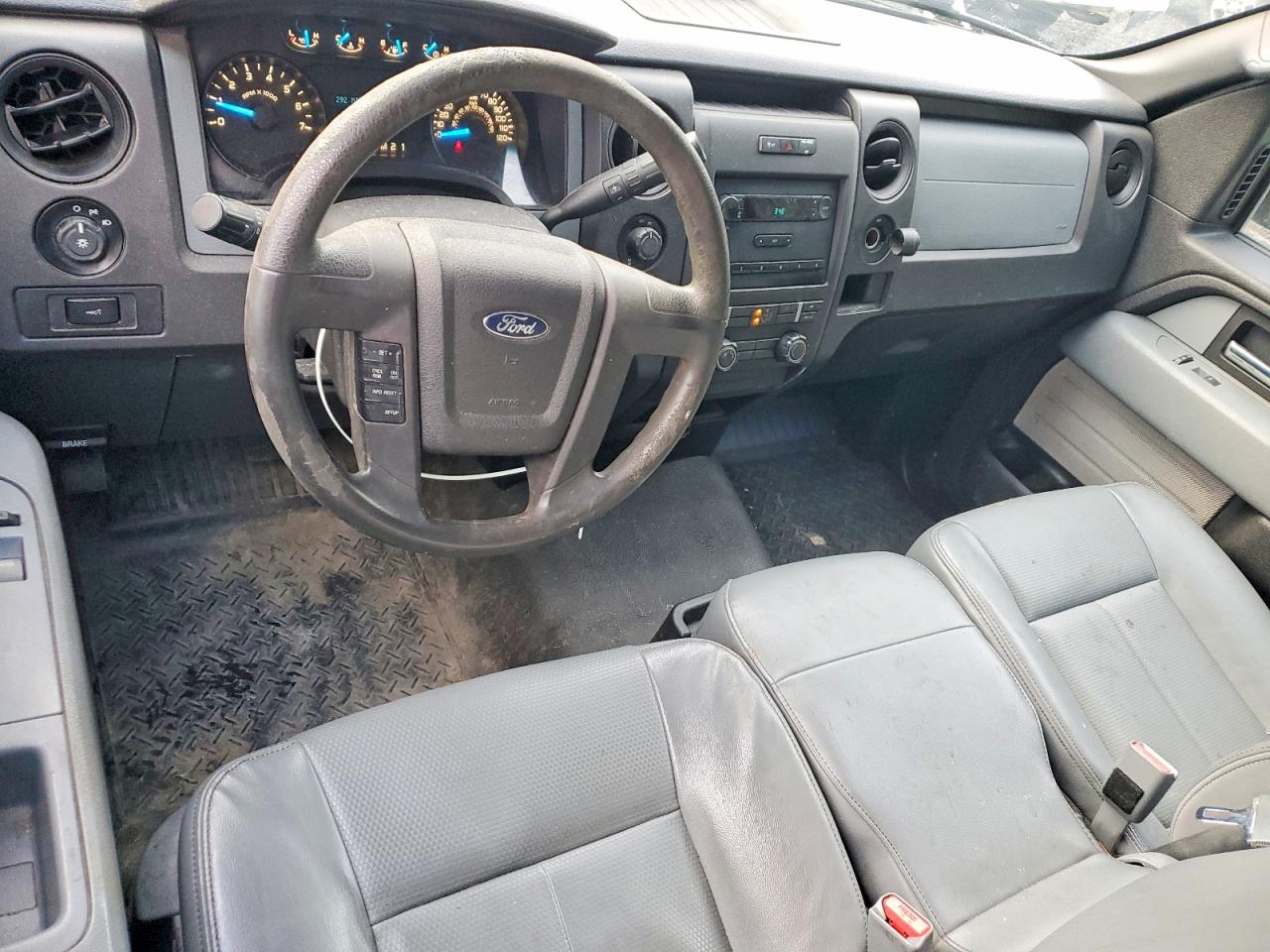2014 Ford F150 White vin: 1FTMF1CFXEFB62857