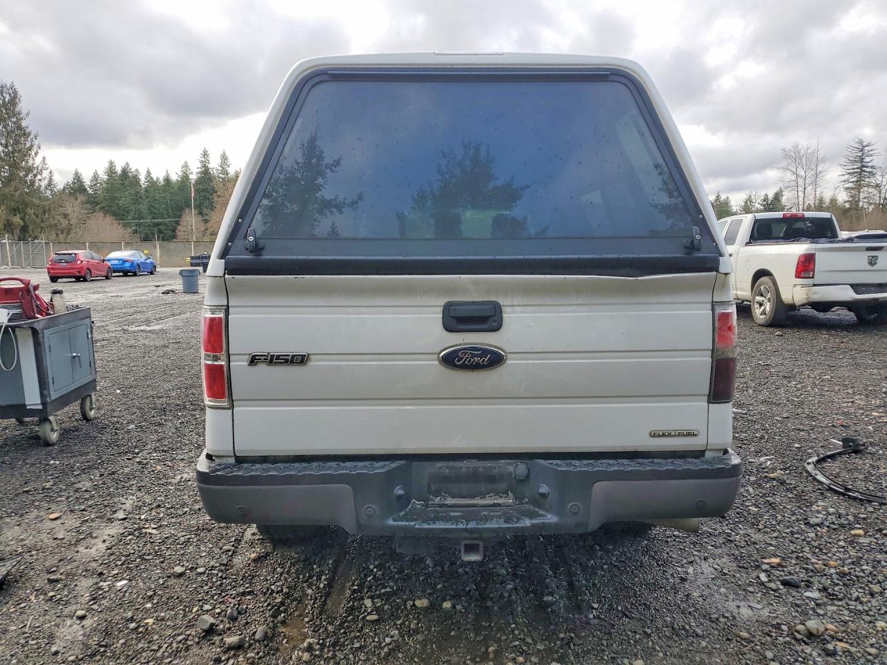 2014 Ford F150 White vin: 1FTMF1CFXEFB62857
