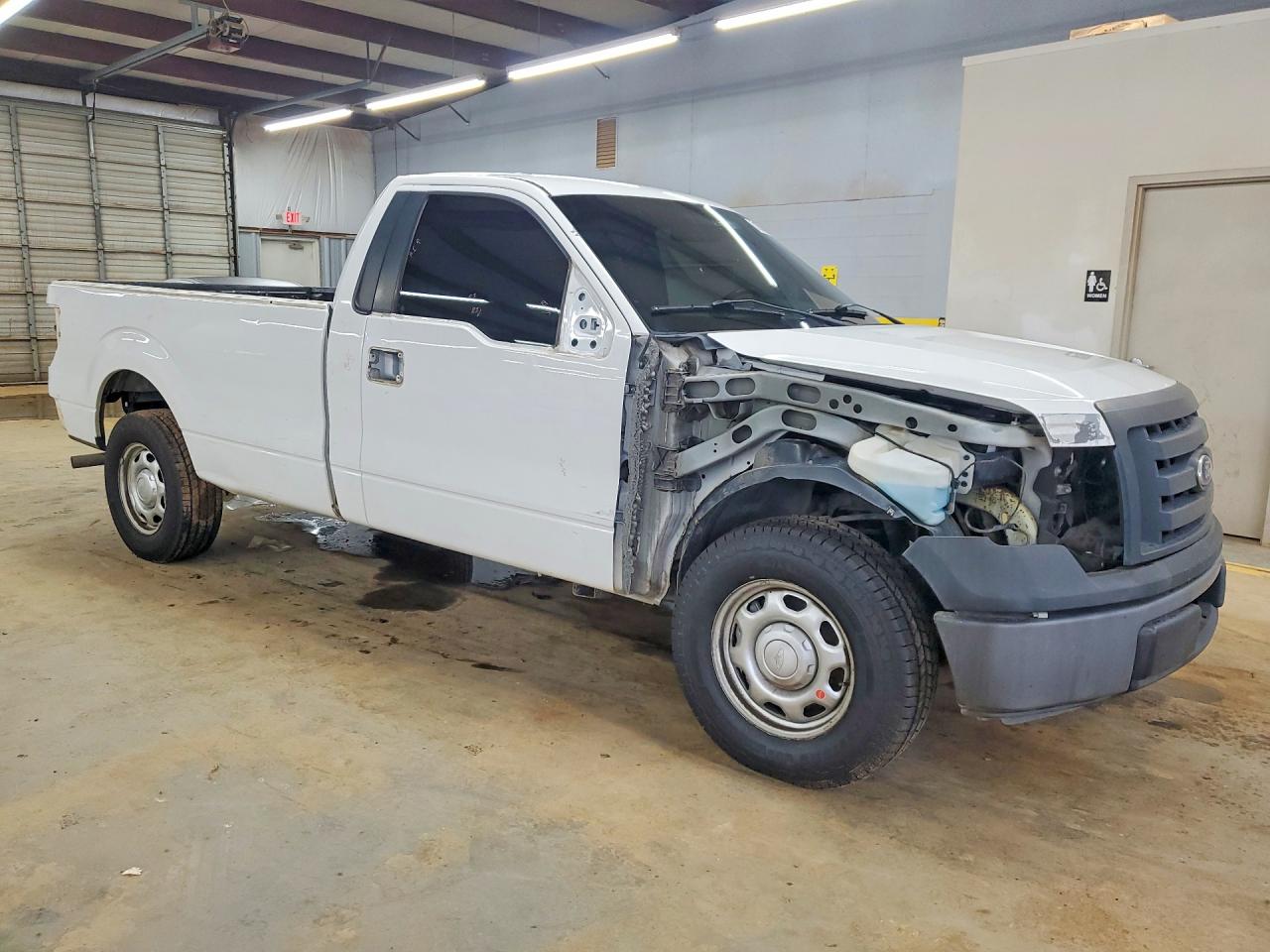 2011 Ford F150 White vin: 1FTMF1CM0BKD50790
