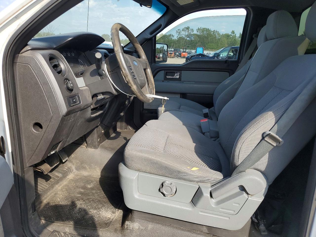 2012 Ford F150 White vin: 1FTMF1CM0CKE37381
