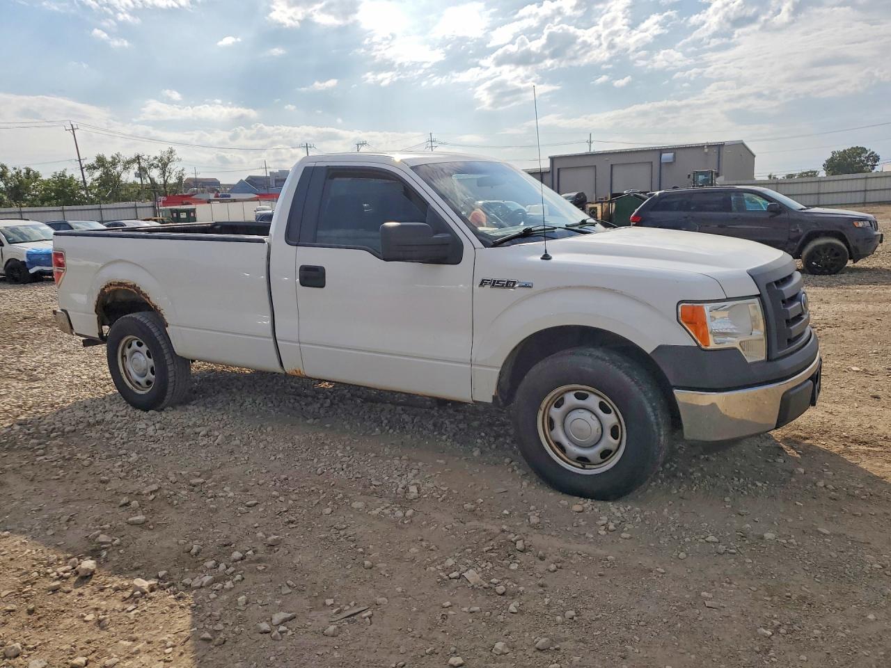 2012 Ford F150 White vin: 1FTMF1CM0CKE37381